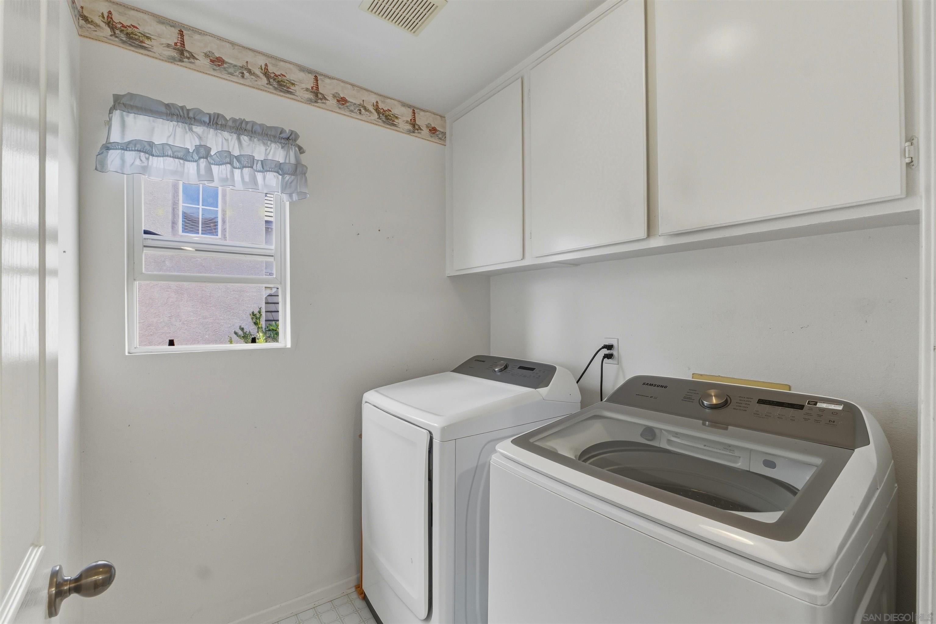 Detail Gallery Image 19 of 31 For 2466  Falcon Valley, Chula Vista,  CA 91914 - 4 Beds | 3 Baths