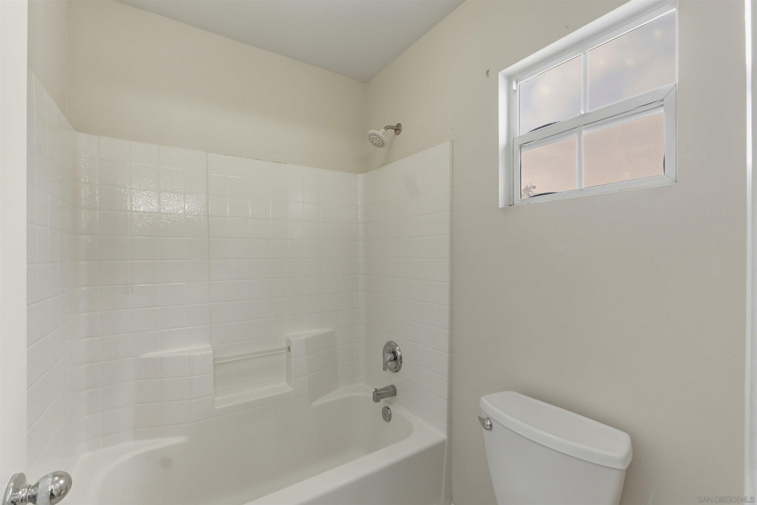 Detail Gallery Image 21 of 31 For 2466  Falcon Valley, Chula Vista,  CA 91914 - 4 Beds | 3 Baths