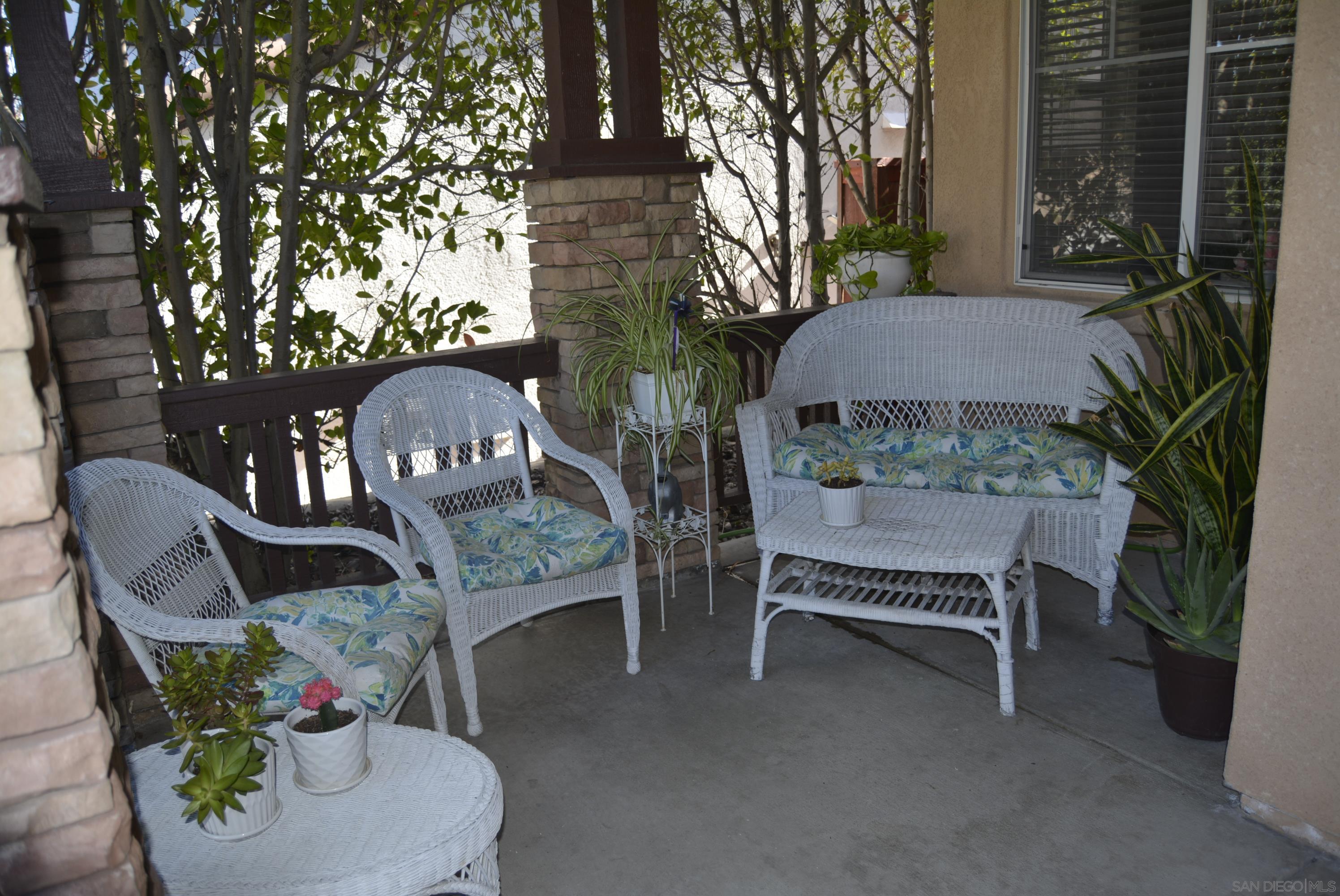 Detail Gallery Image 4 of 16 For 2466  Falcon Valley, Chula Vista,  CA 91914 - 4 Beds | 3 Baths