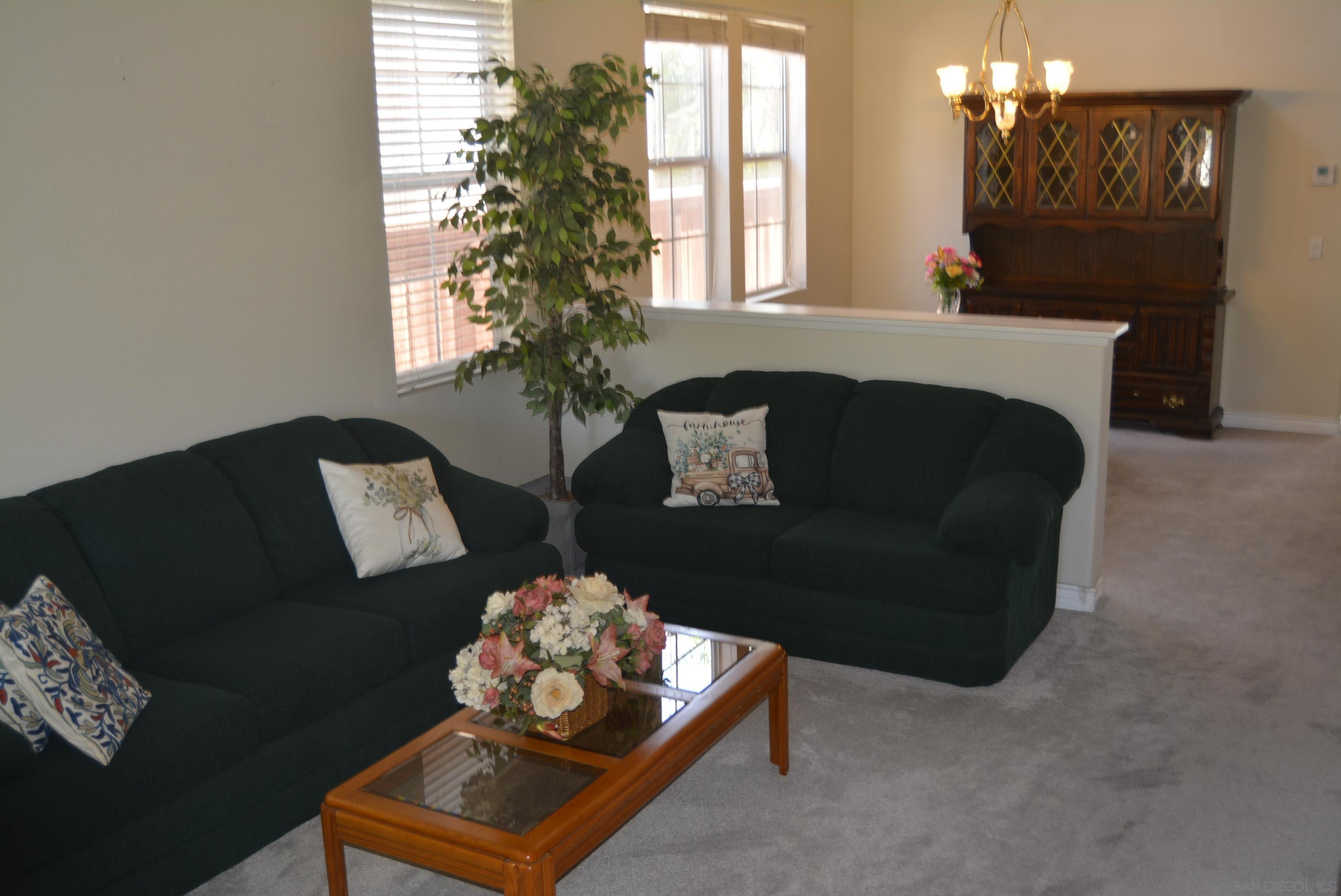 Detail Gallery Image 7 of 16 For 2466  Falcon Valley, Chula Vista,  CA 91914 - 4 Beds | 3 Baths