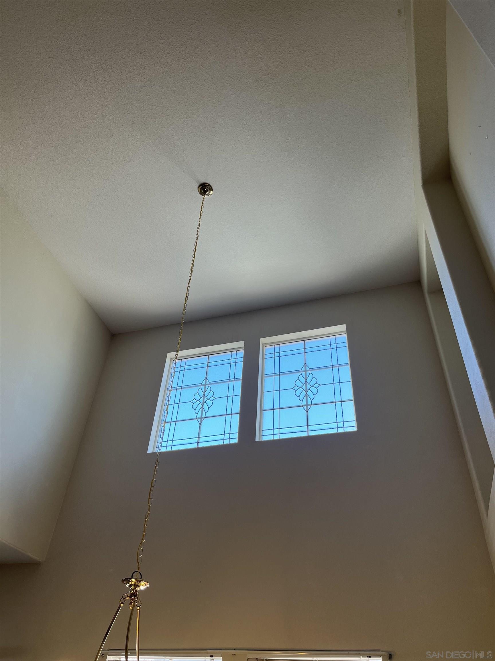 Detail Gallery Image 10 of 16 For 2466  Falcon Valley, Chula Vista,  CA 91914 - 4 Beds | 3 Baths