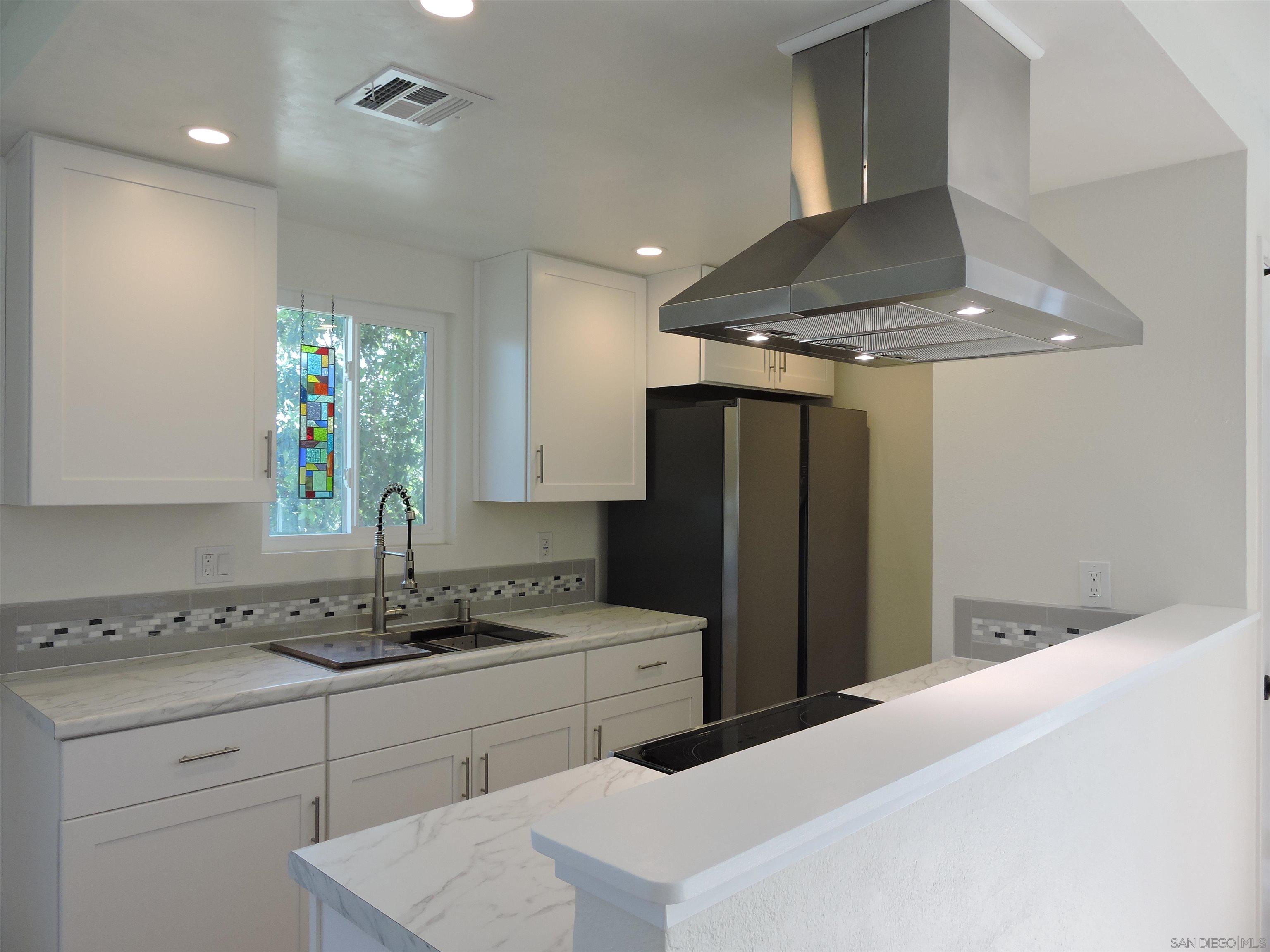 Detail Gallery Image 3 of 25 For 9855  Mission Greens Ct  #4,  Santee,  CA 92071 - 2 Beds | 1 Baths