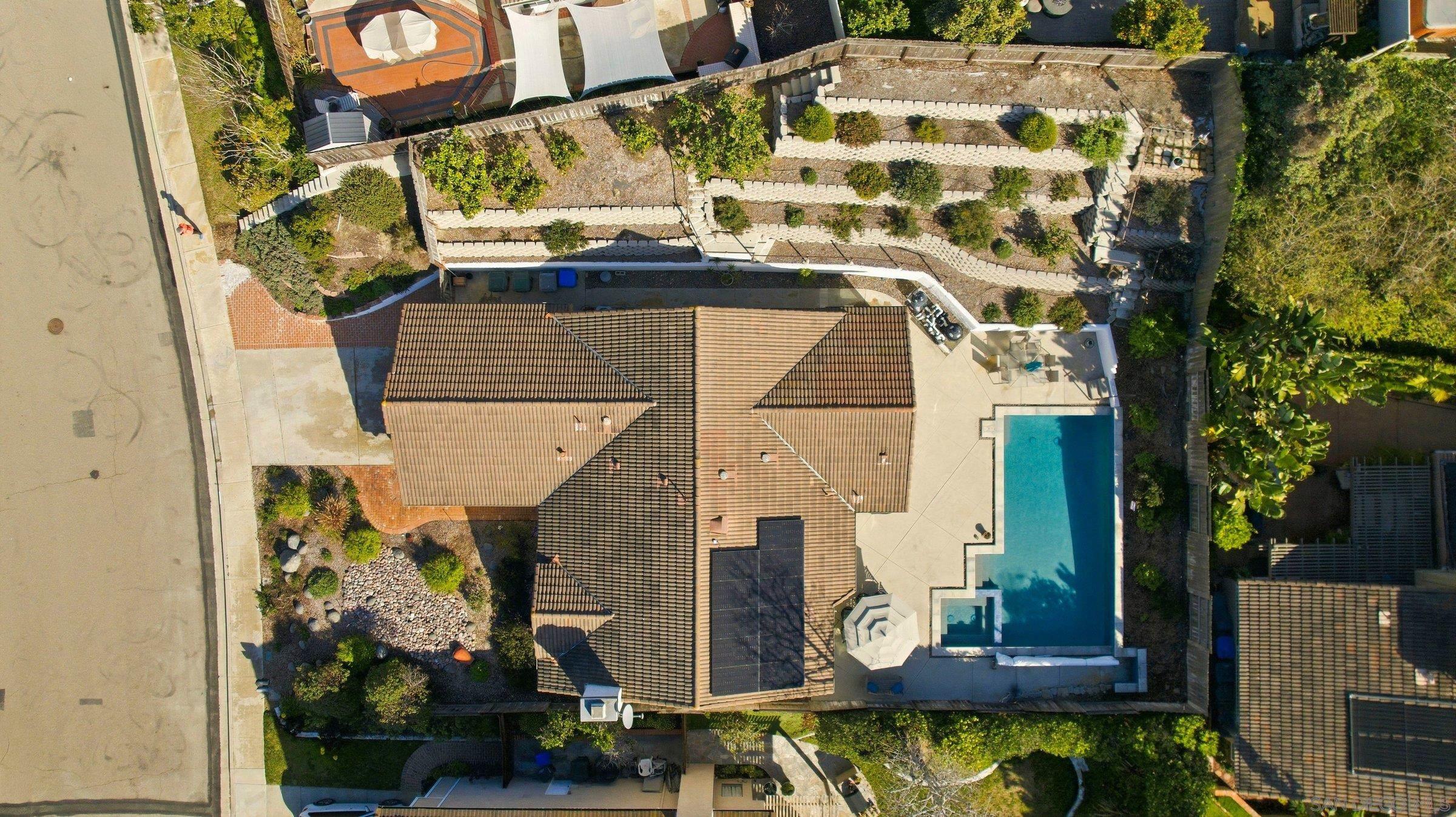 Detail Gallery Image 4 of 51 For 1693  Honeysuckle Ct, Encinitas,  CA 92024 - 3 Beds | 2 Baths