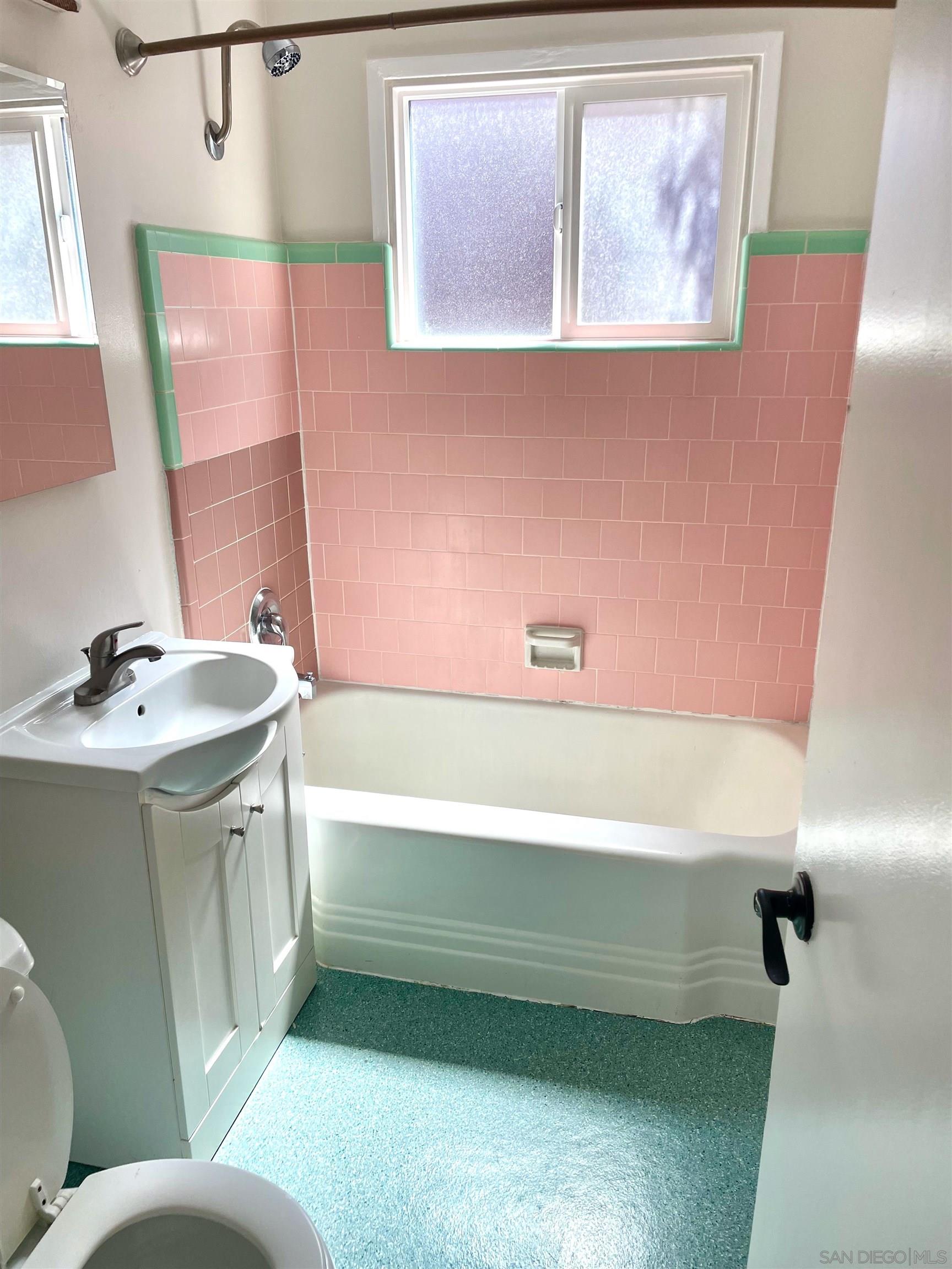 Detail Gallery Image 10 of 28 For 1078-82  Hayes Ave, San Diego,  CA 92103 - – Beds | – Baths