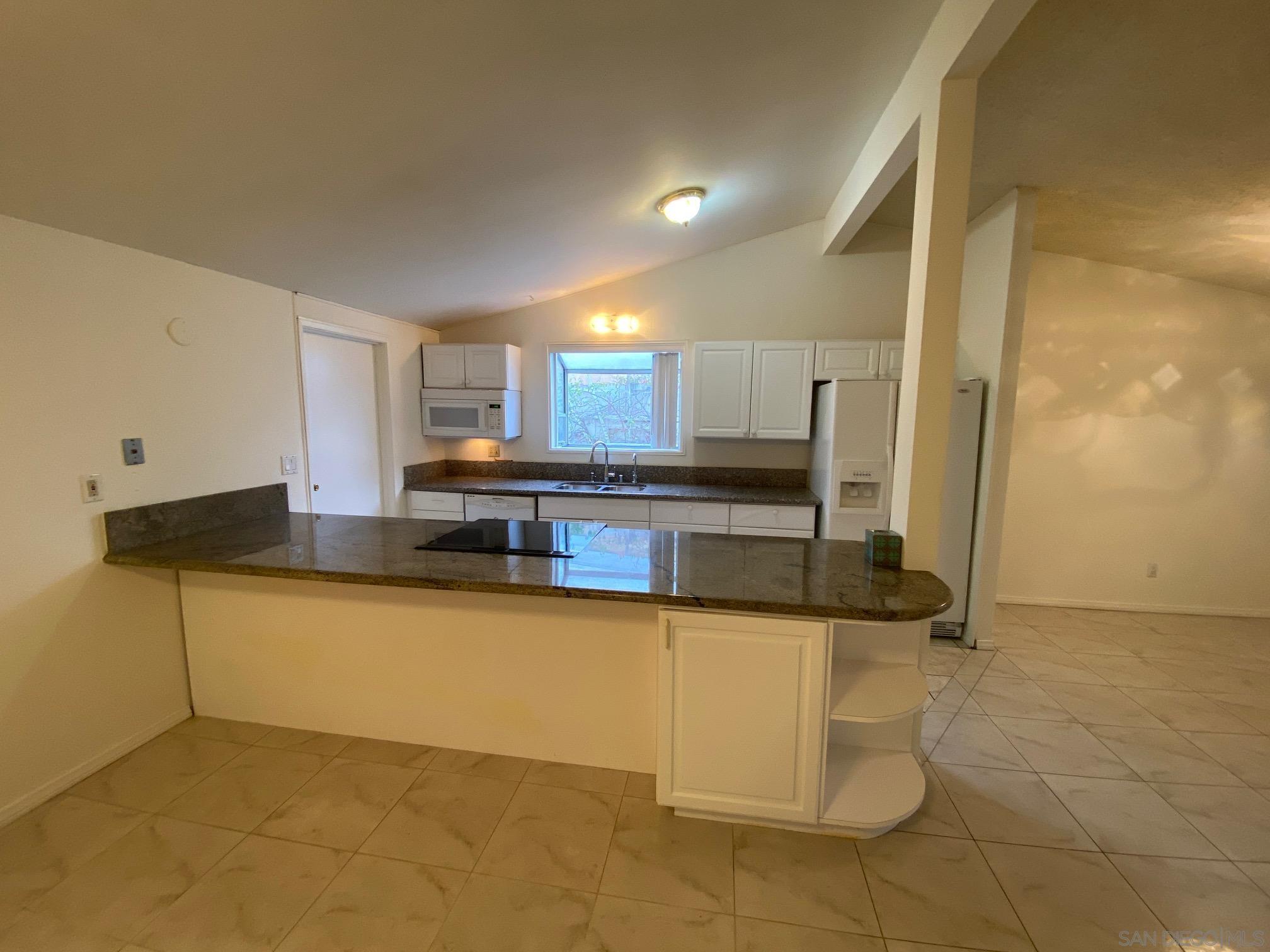 Detail Gallery Image 12 of 33 For 9516  Larrabee Ave, San Diego,  CA 92123 - 4 Beds | 3 Baths