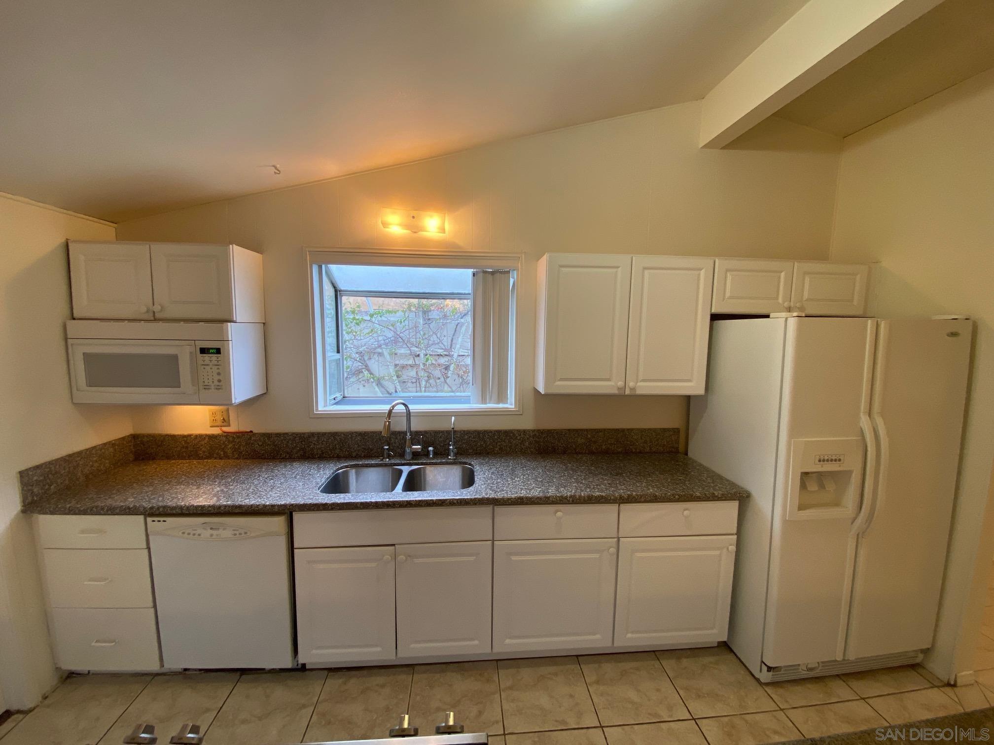 Detail Gallery Image 16 of 33 For 9516  Larrabee Ave, San Diego,  CA 92123 - 4 Beds | 3 Baths