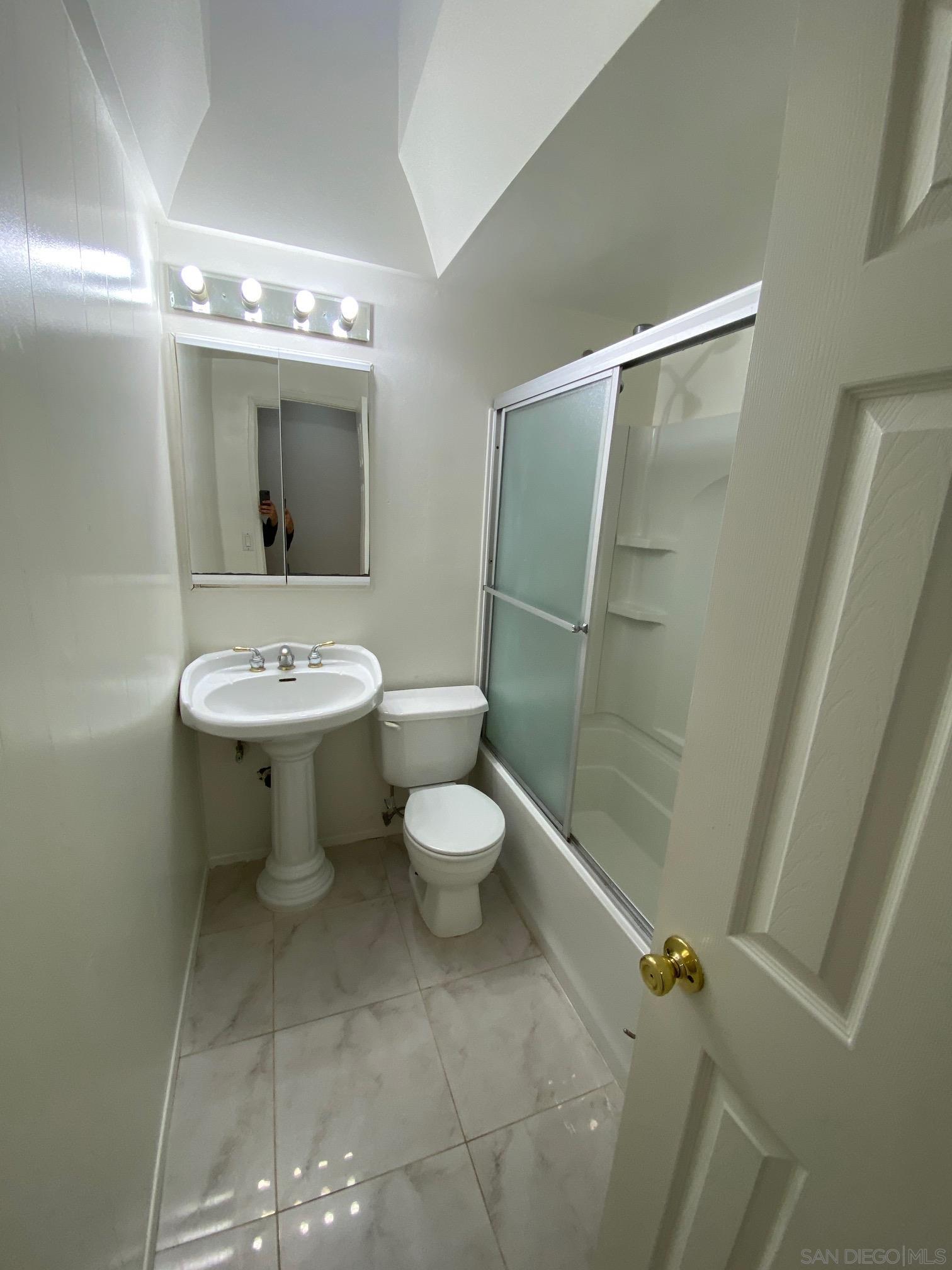 Detail Gallery Image 21 of 33 For 9516  Larrabee Ave, San Diego,  CA 92123 - 4 Beds | 3 Baths