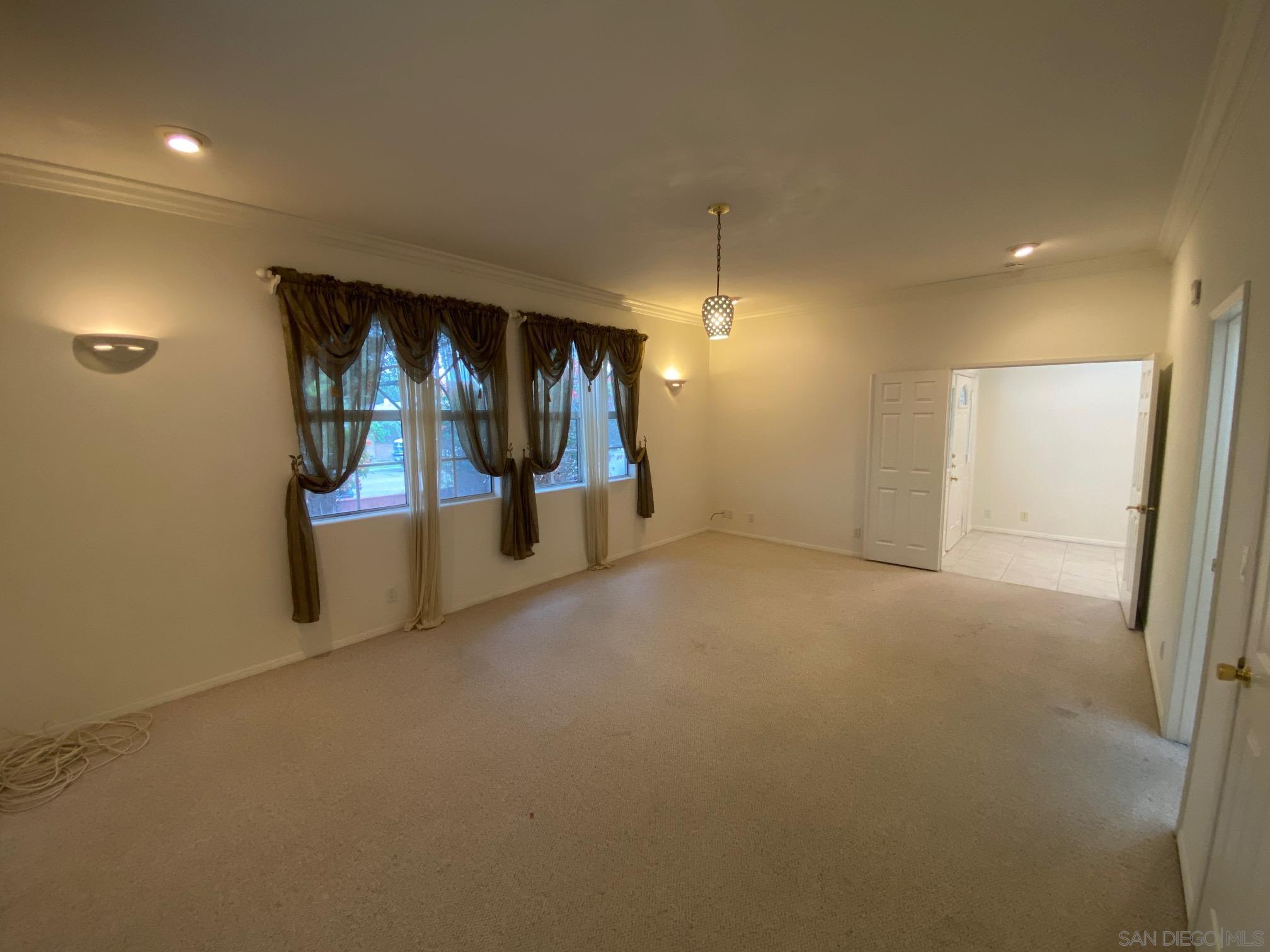 Detail Gallery Image 10 of 33 For 9516  Larrabee Ave, San Diego,  CA 92123 - 4 Beds | 3 Baths