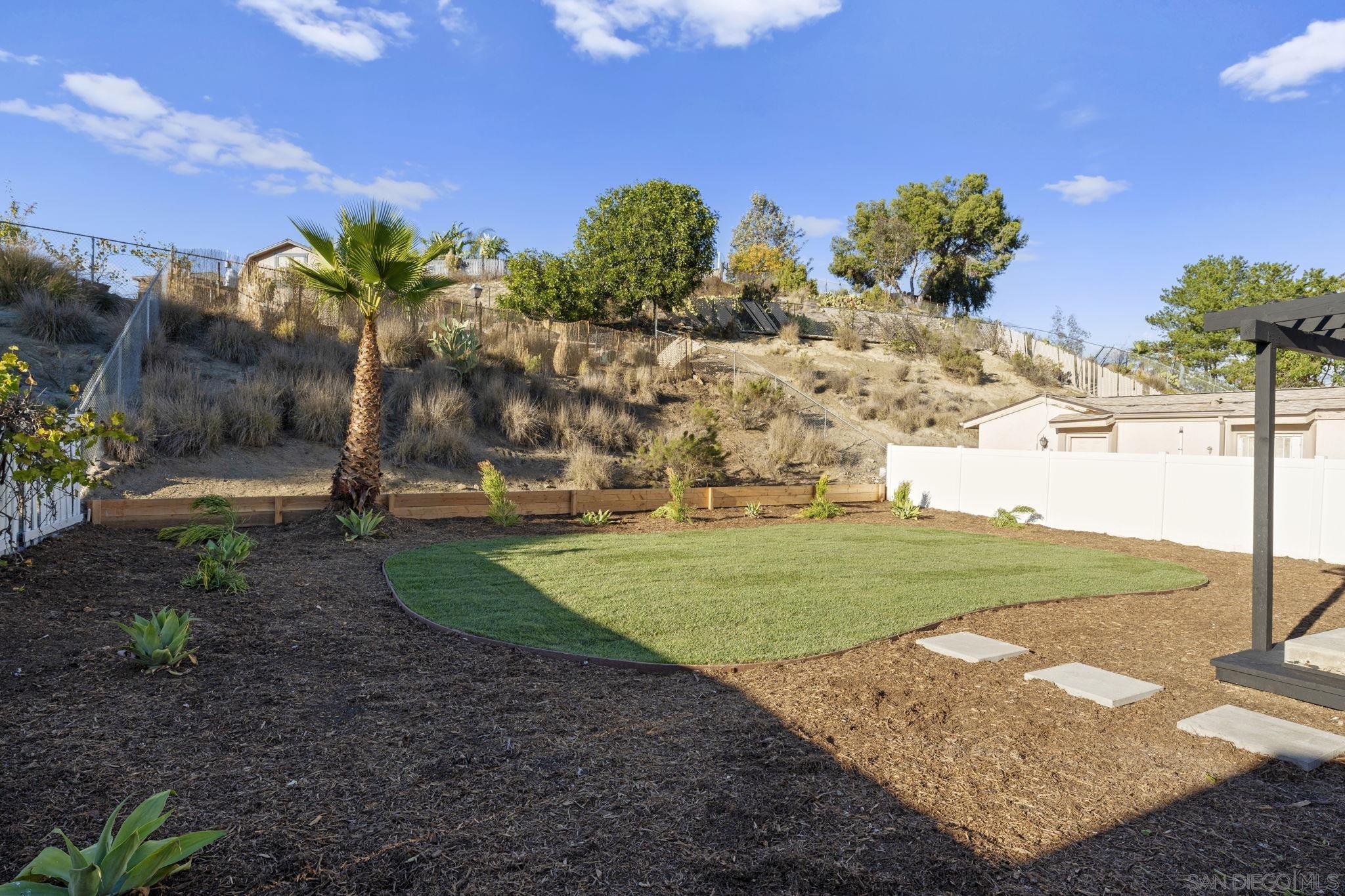 Detail Gallery Image 13 of 15 For 13442  Mountainside Dr, Poway,  CA 92064 - 3 Beds | 2 Baths