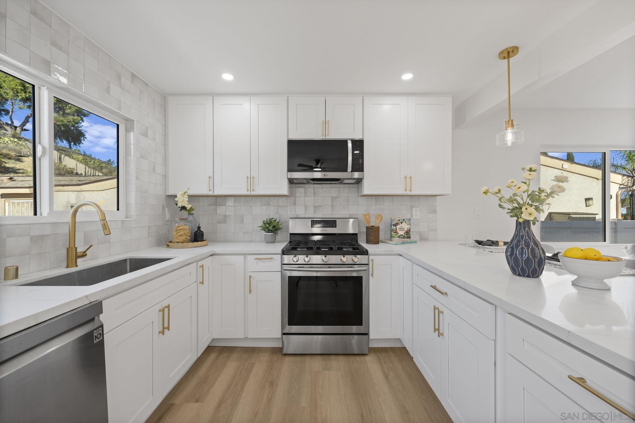 Detail Gallery Image 4 of 15 For 13442  Mountainside Dr, Poway,  CA 92064 - 3 Beds | 2 Baths