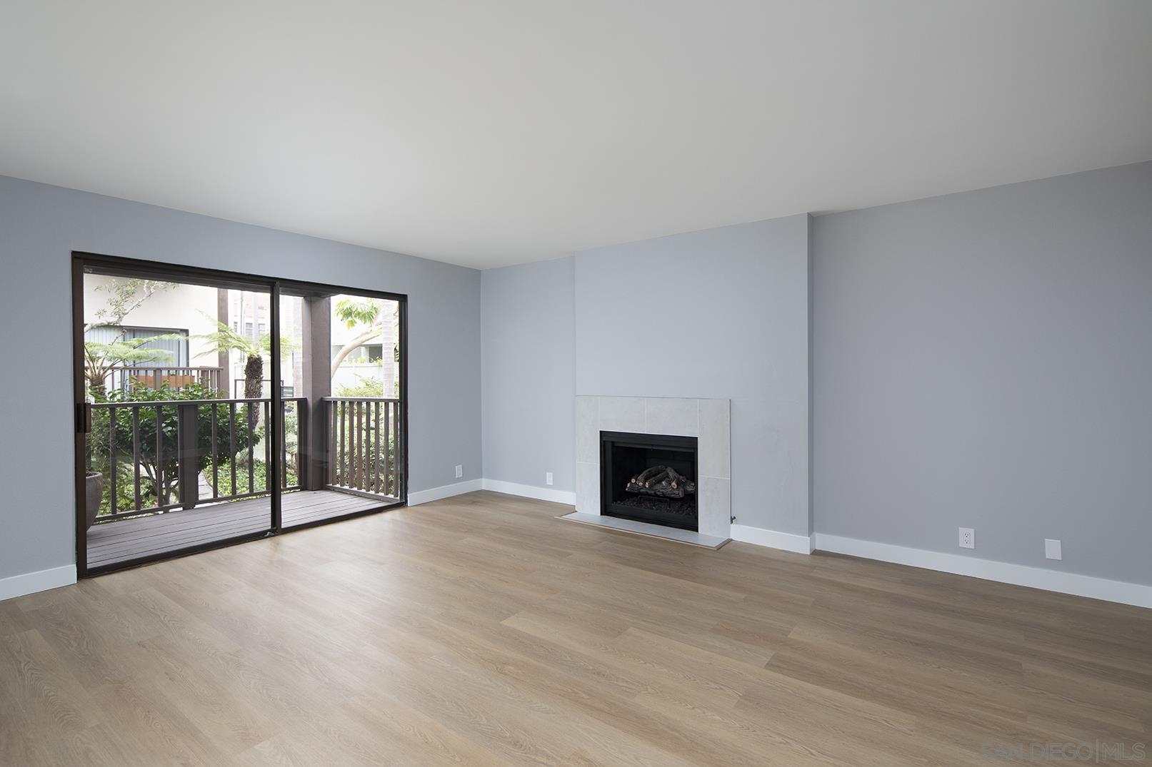 Detail Gallery Image 3 of 13 For 7601  Eads Street, La Jolla,  CA 92037 - 2 Beds | 2 Baths