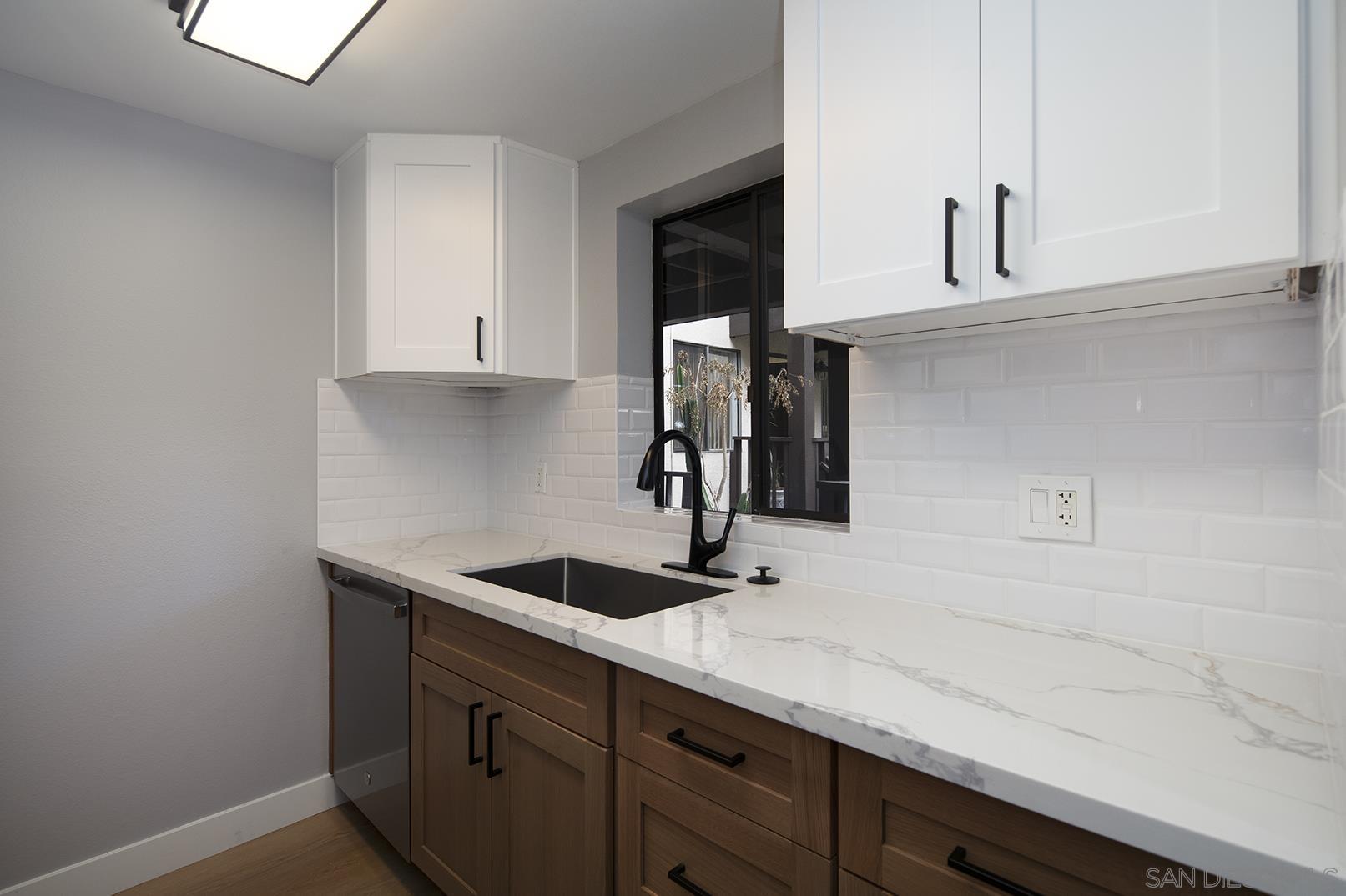 Detail Gallery Image 6 of 13 For 7601  Eads Street, La Jolla,  CA 92037 - 2 Beds | 2 Baths