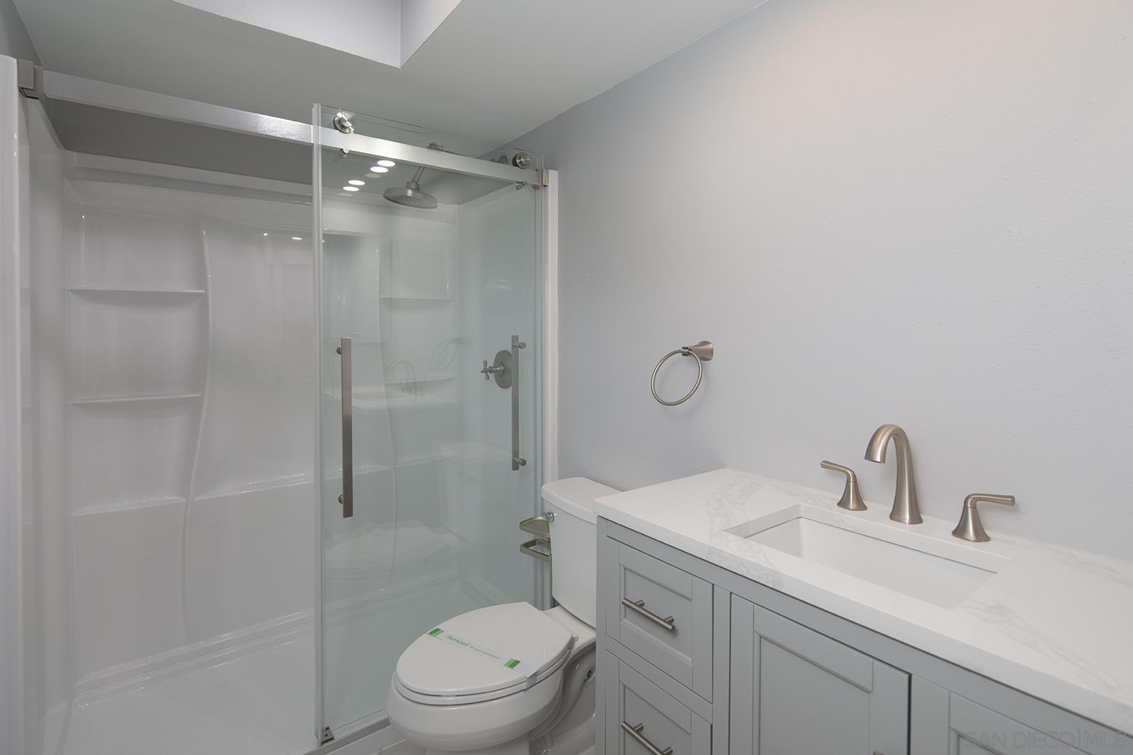 Detail Gallery Image 8 of 13 For 7601  Eads Street, La Jolla,  CA 92037 - 2 Beds | 2 Baths