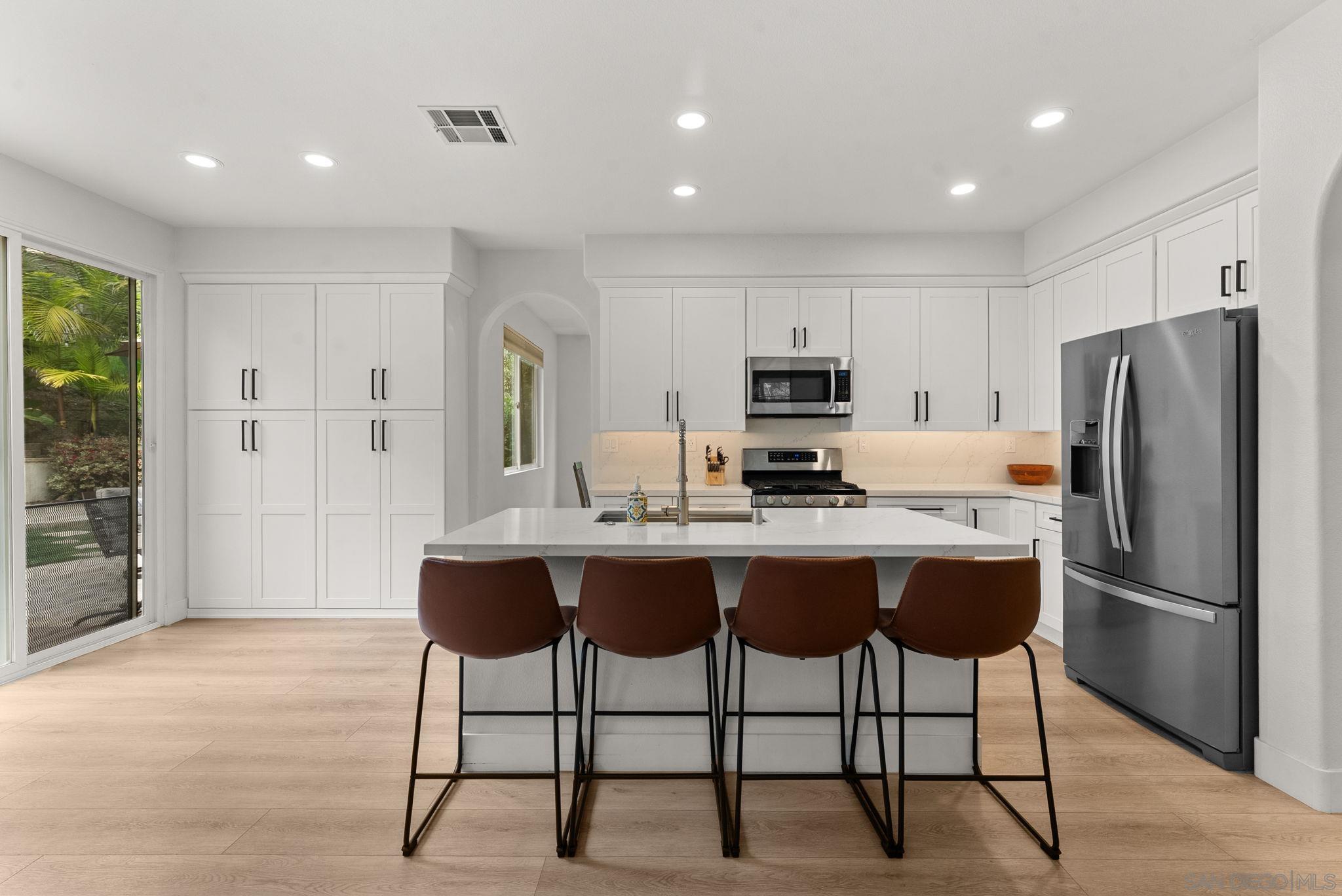 Detail Gallery Image 11 of 31 For 6029  Rancho Bravado, Carlsbad,  CA 92009 - 3 Beds | 2/1 Baths