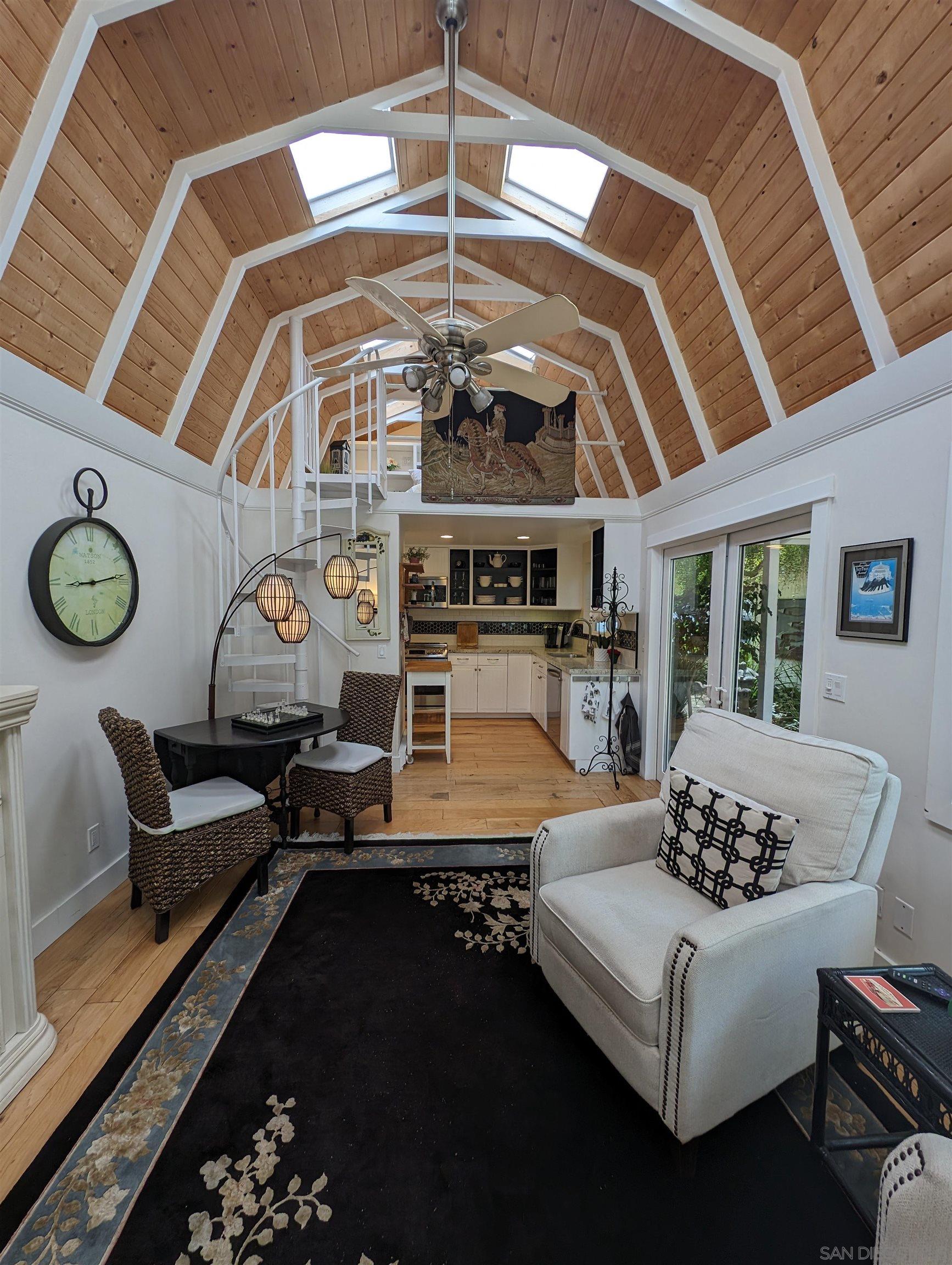 Detail Gallery Image 2 of 20 For 201 N Rios Ave, Solana Beach,  CA 92075 - 4 Beds | 3 Baths