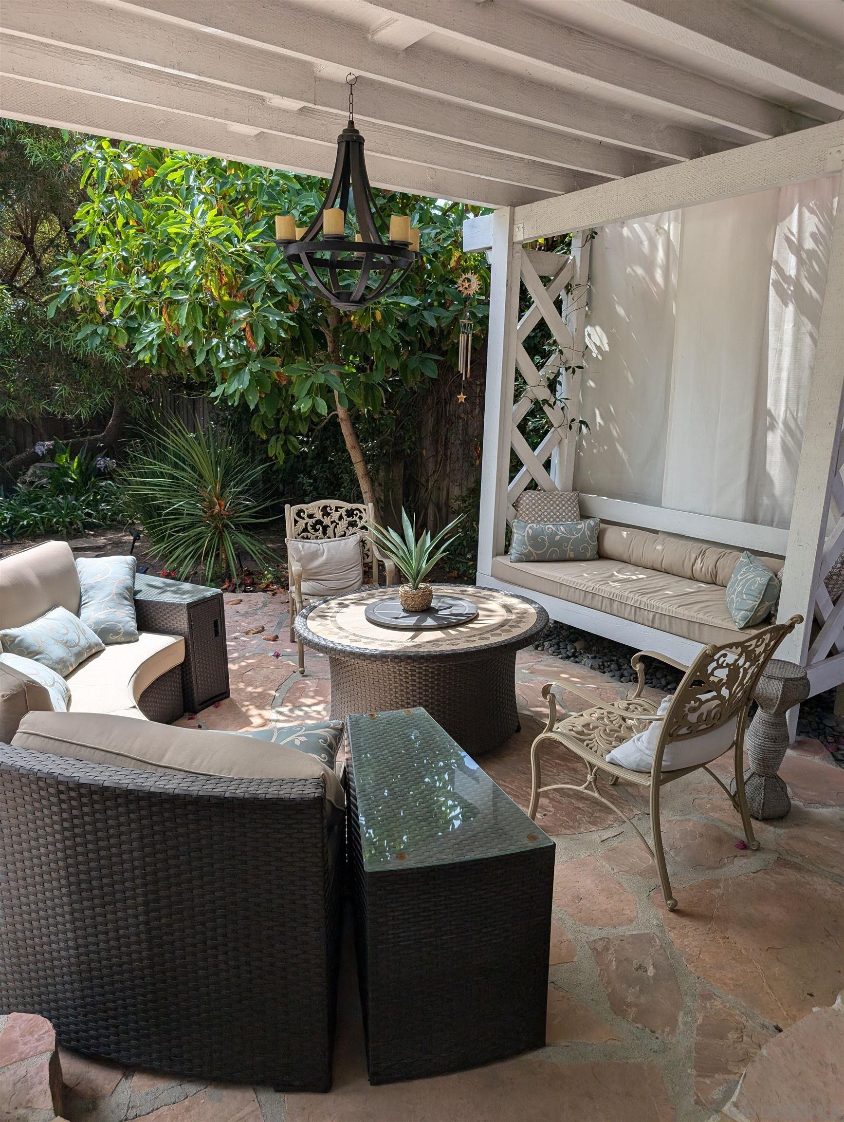 Detail Gallery Image 11 of 20 For 201 N Rios Ave, Solana Beach,  CA 92075 - 4 Beds | 3 Baths