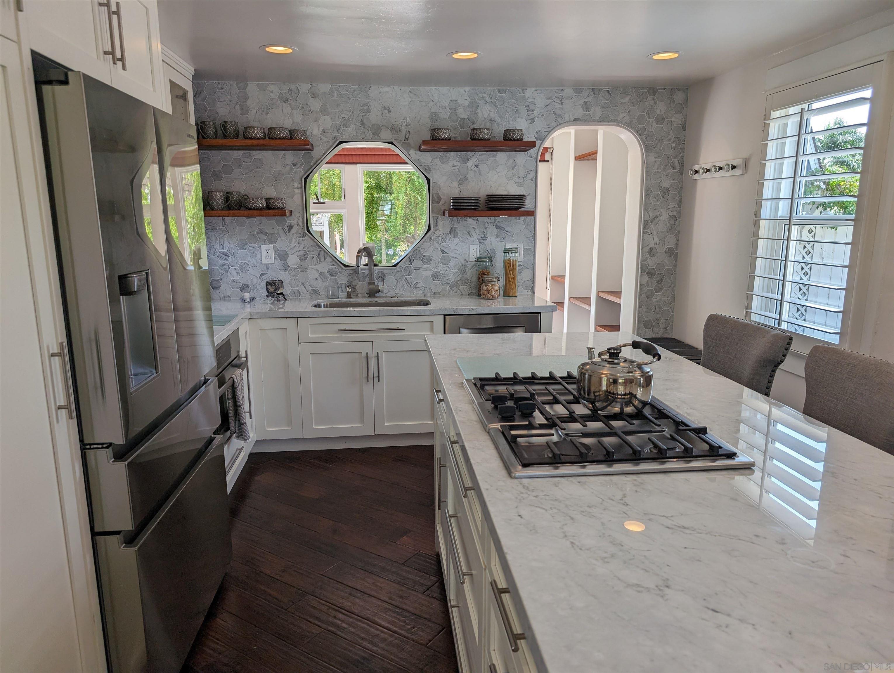 Detail Gallery Image 3 of 20 For 201 N Rios Ave, Solana Beach,  CA 92075 - 4 Beds | 3 Baths