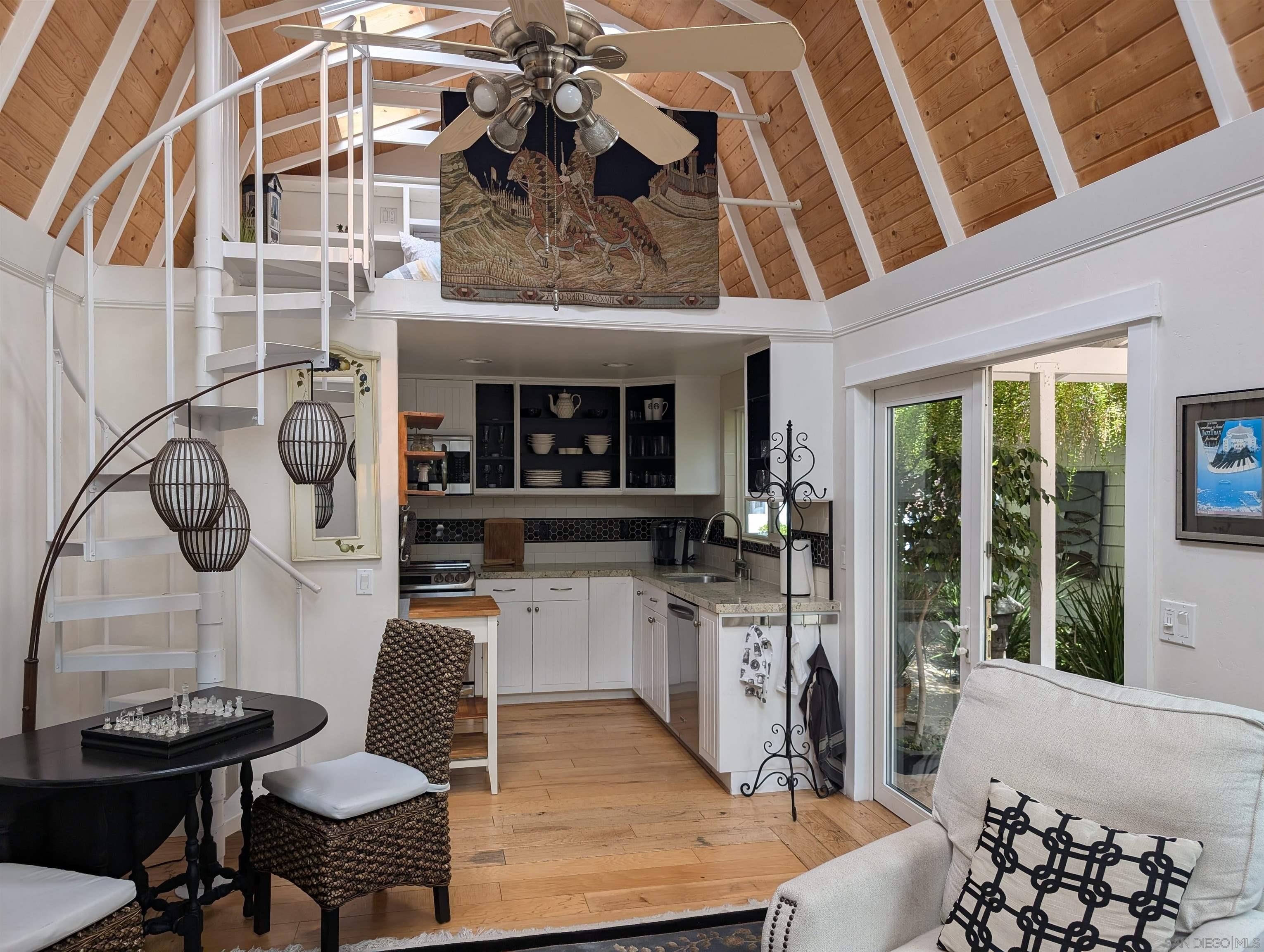 Detail Gallery Image 10 of 20 For 201 N Rios Ave, Solana Beach,  CA 92075 - 4 Beds | 3 Baths