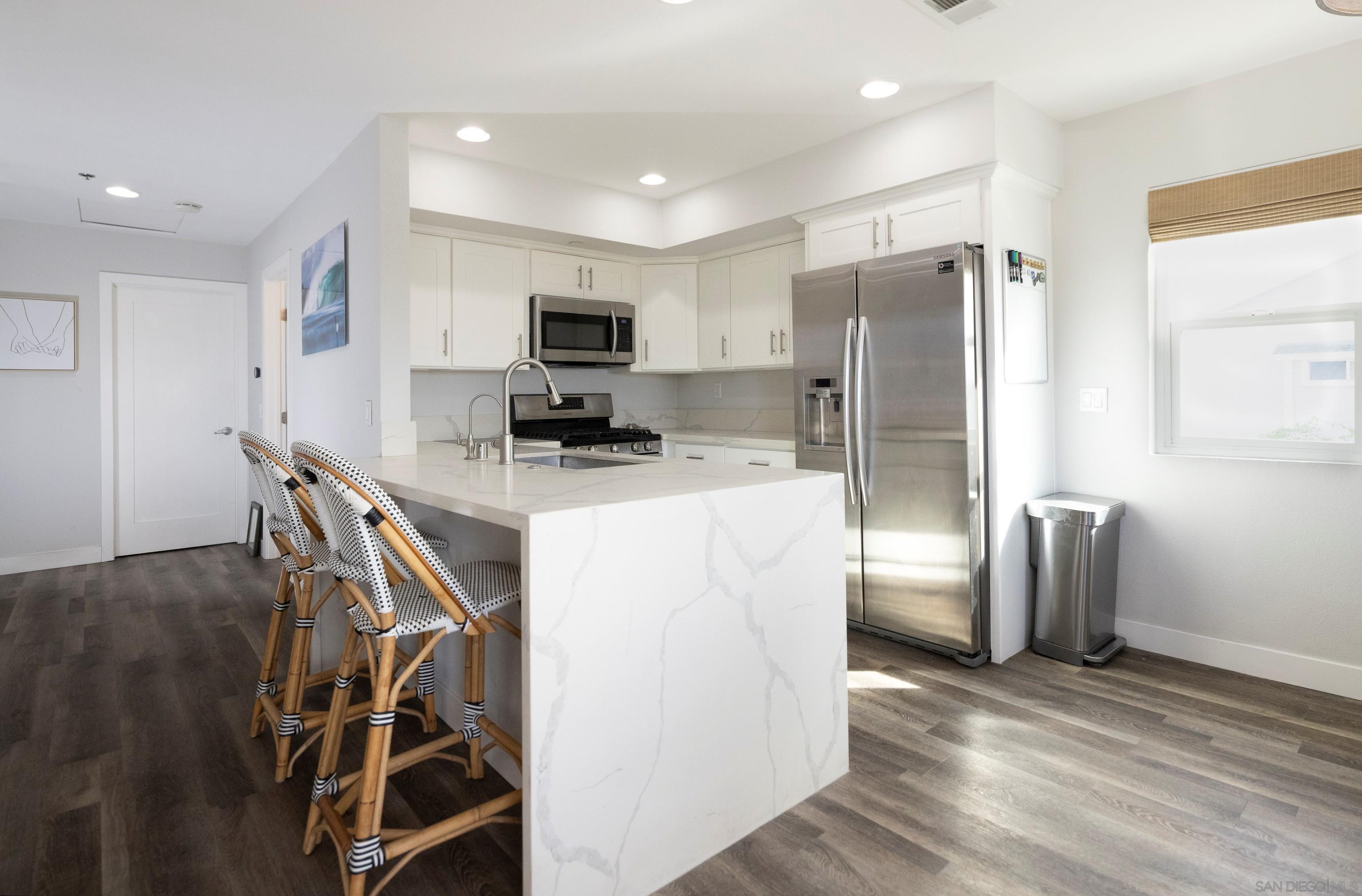 Detail Gallery Image 5 of 16 For 103  Mangano Cir, Encinitas,  CA 92024 - 2 Beds | 2 Baths