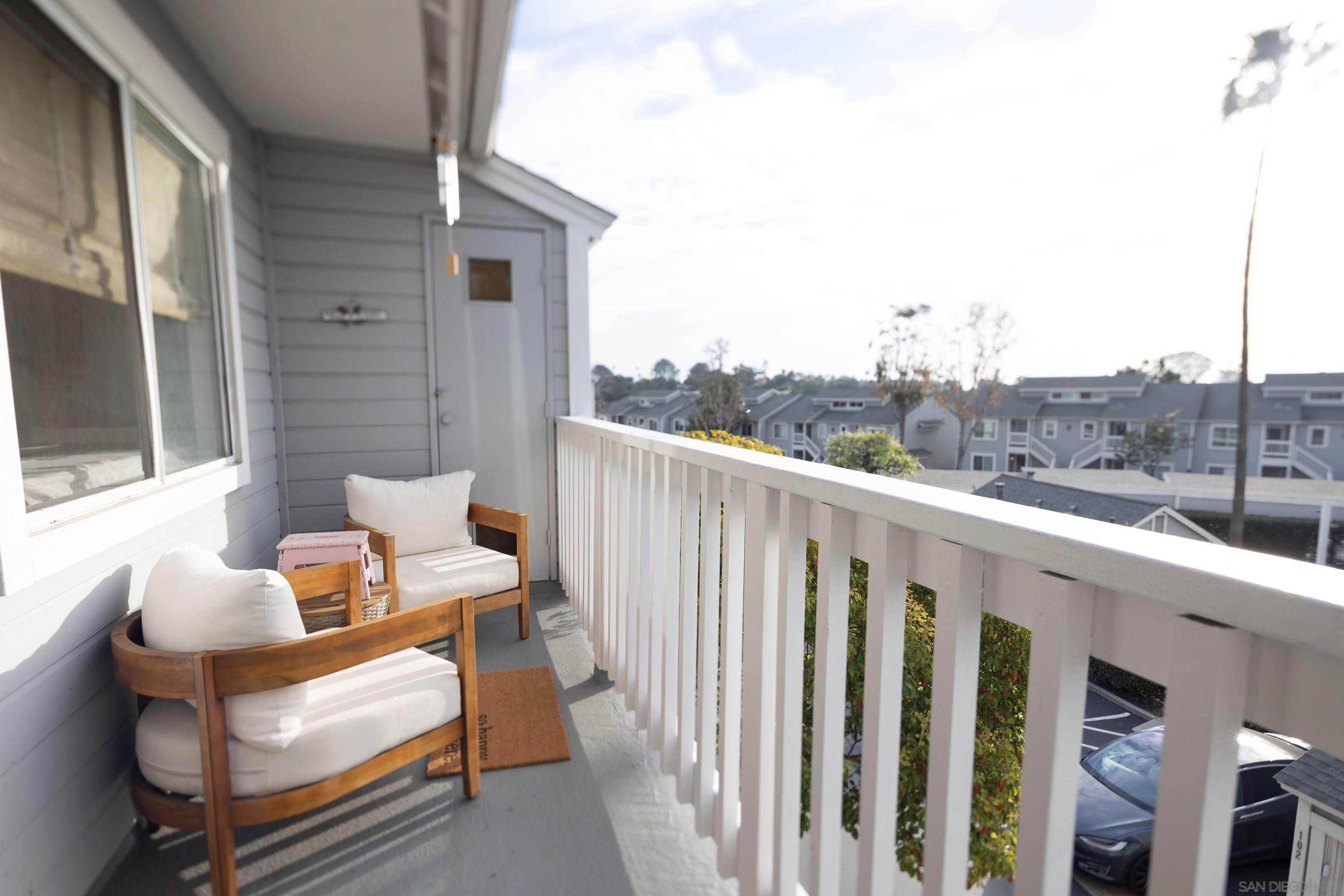 Detail Gallery Image 7 of 16 For 103  Mangano Cir, Encinitas,  CA 92024 - 2 Beds | 2 Baths