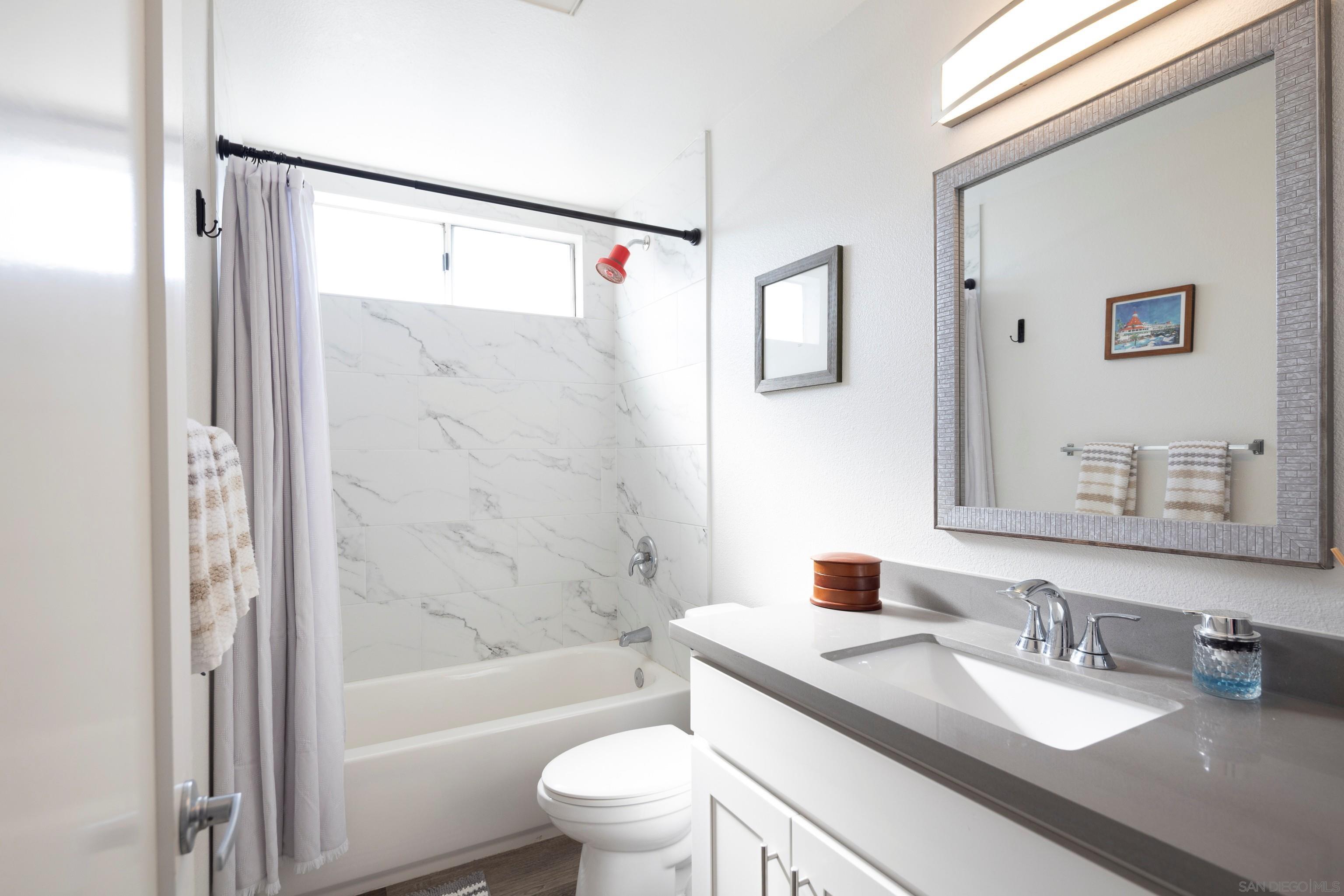 Detail Gallery Image 8 of 16 For 103  Mangano Cir, Encinitas,  CA 92024 - 2 Beds | 2 Baths