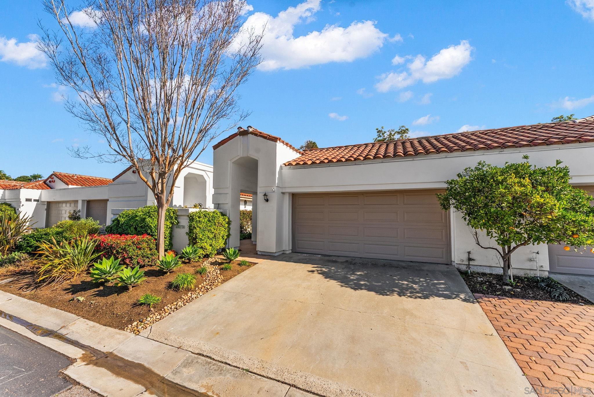 Detail Gallery Image 2 of 31 For 4676  Barcelona Way, Oceanside,  CA 92056 - 3 Beds | 2 Baths