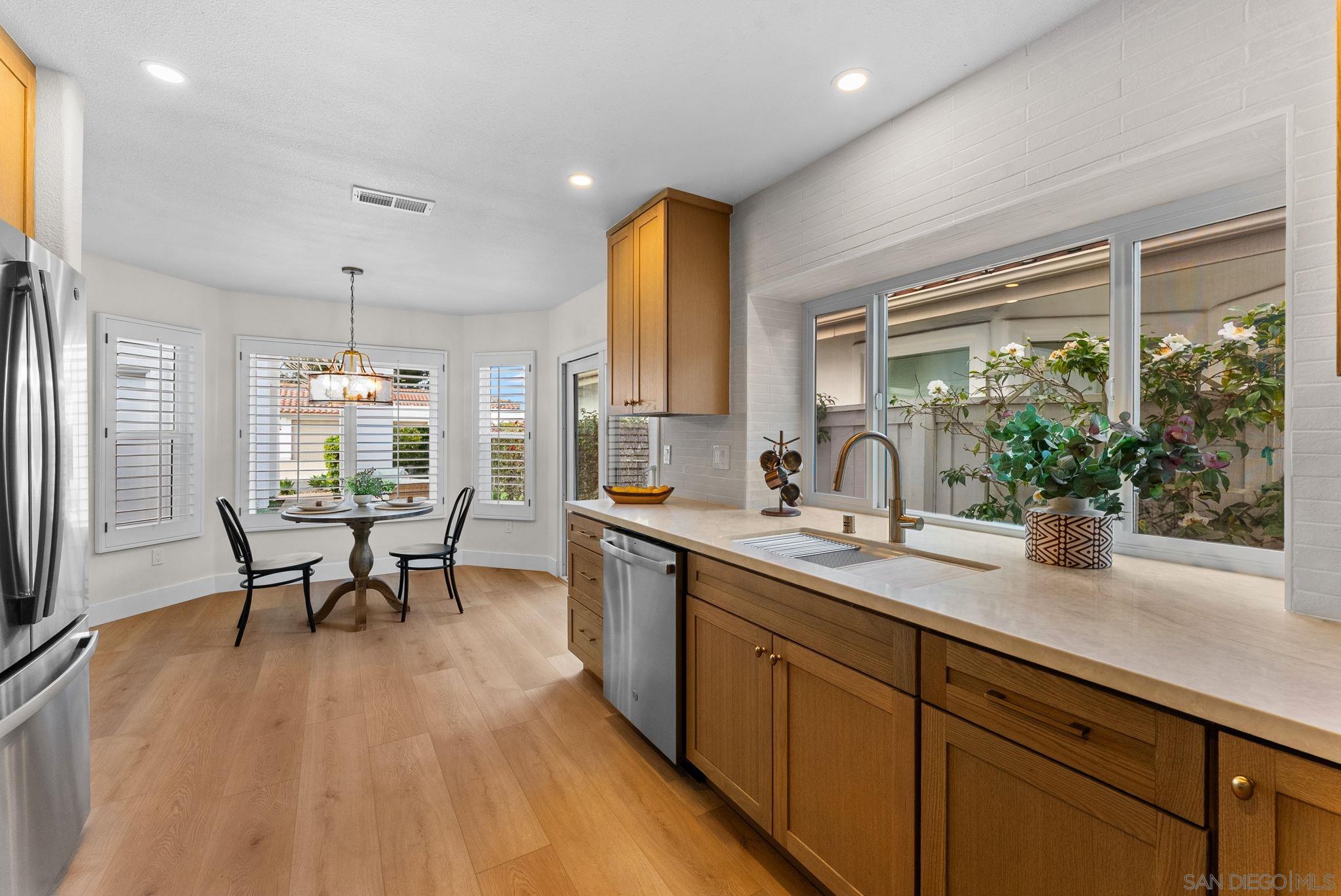 Detail Gallery Image 11 of 31 For 4676  Barcelona Way, Oceanside,  CA 92056 - 3 Beds | 2 Baths