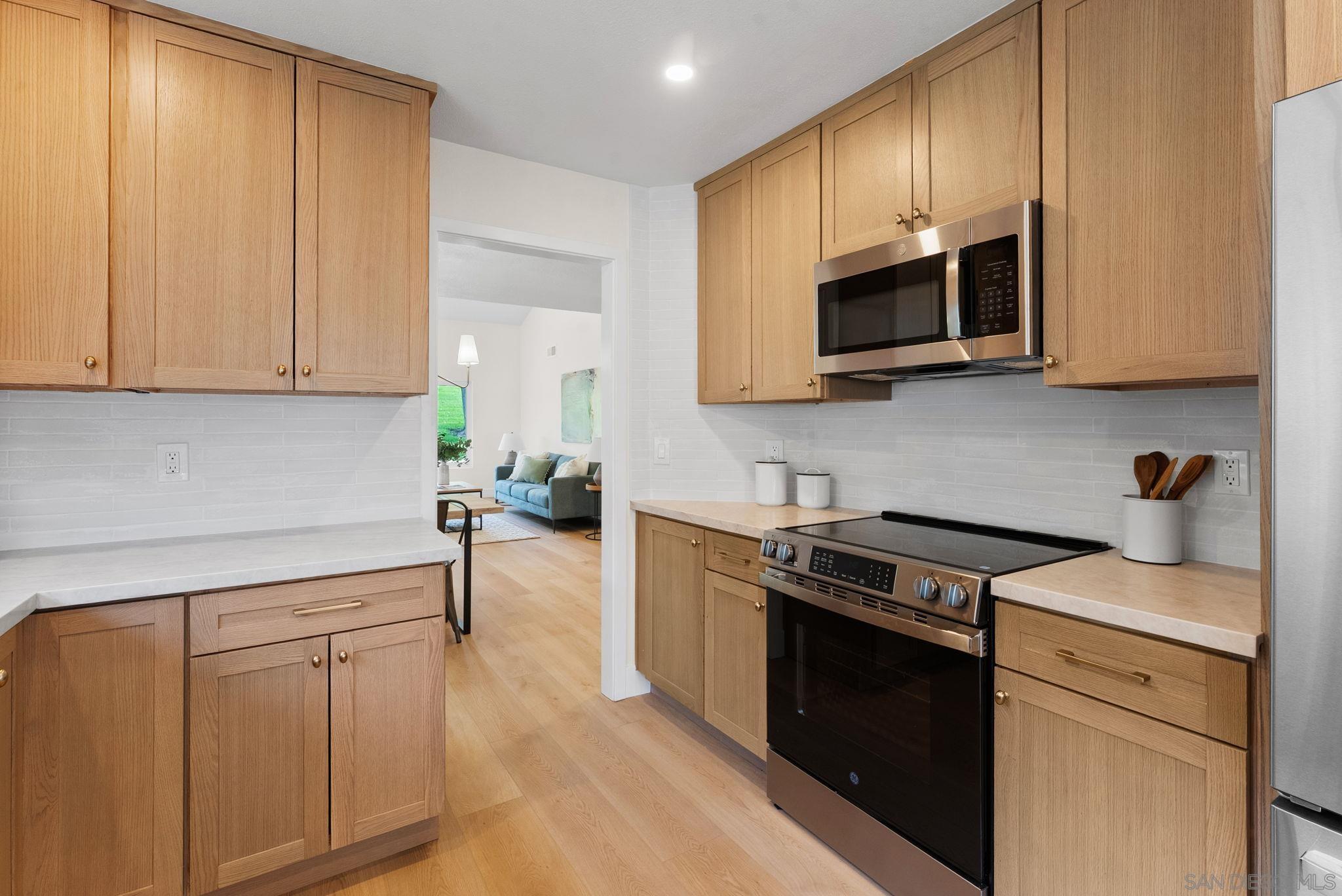 Detail Gallery Image 12 of 31 For 4676  Barcelona Way, Oceanside,  CA 92056 - 3 Beds | 2 Baths