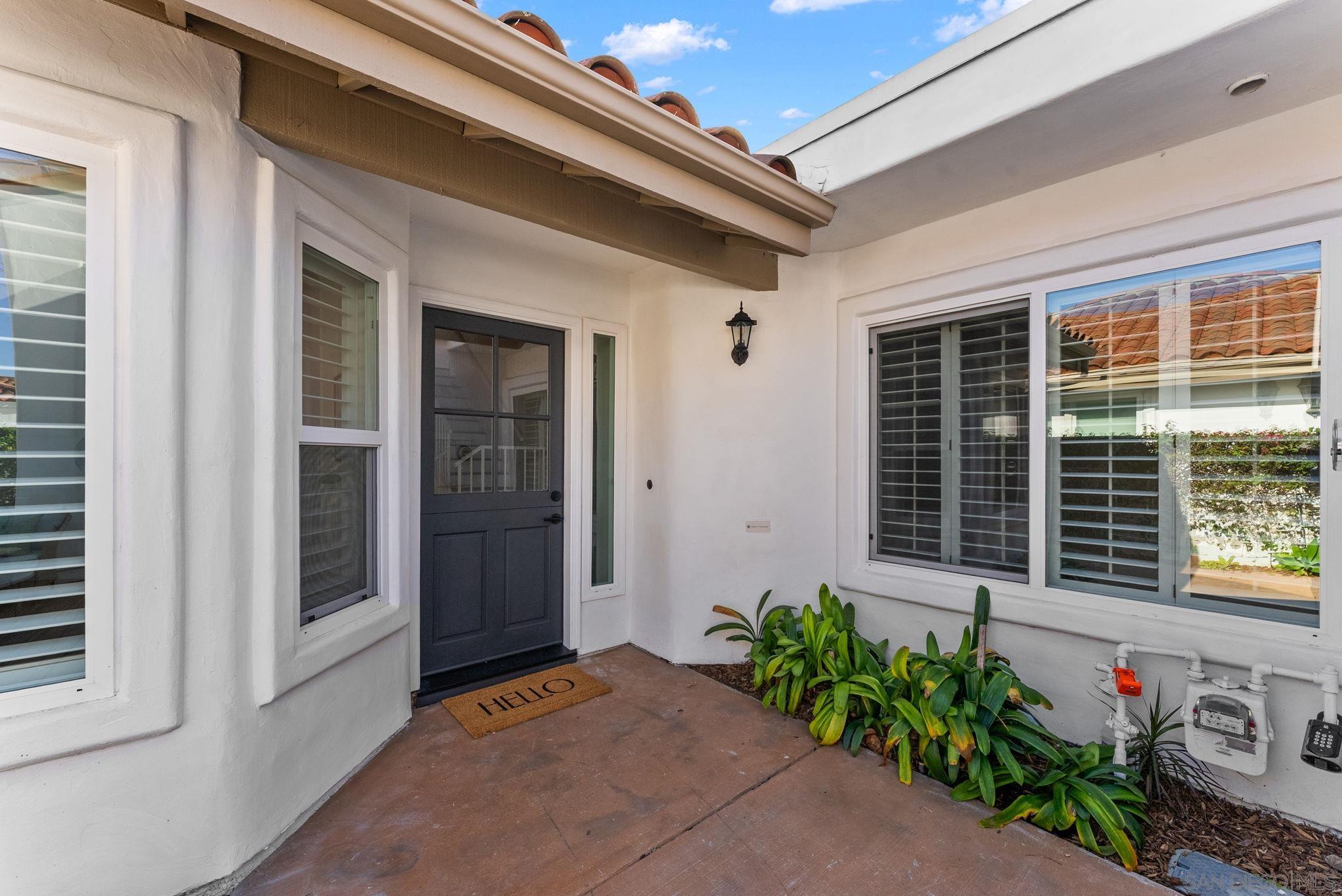 Detail Gallery Image 3 of 31 For 4676  Barcelona Way, Oceanside,  CA 92056 - 3 Beds | 2 Baths