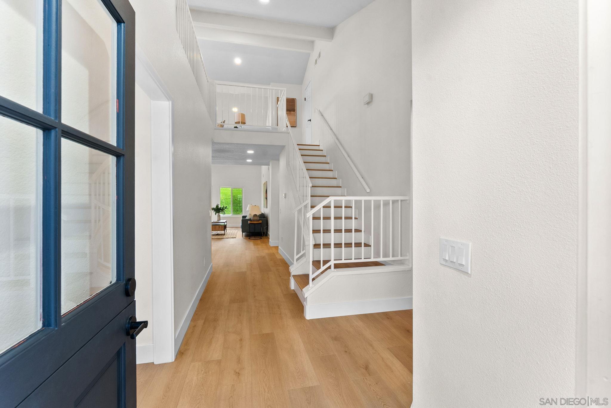 Detail Gallery Image 4 of 31 For 4676  Barcelona Way, Oceanside,  CA 92056 - 3 Beds | 2 Baths