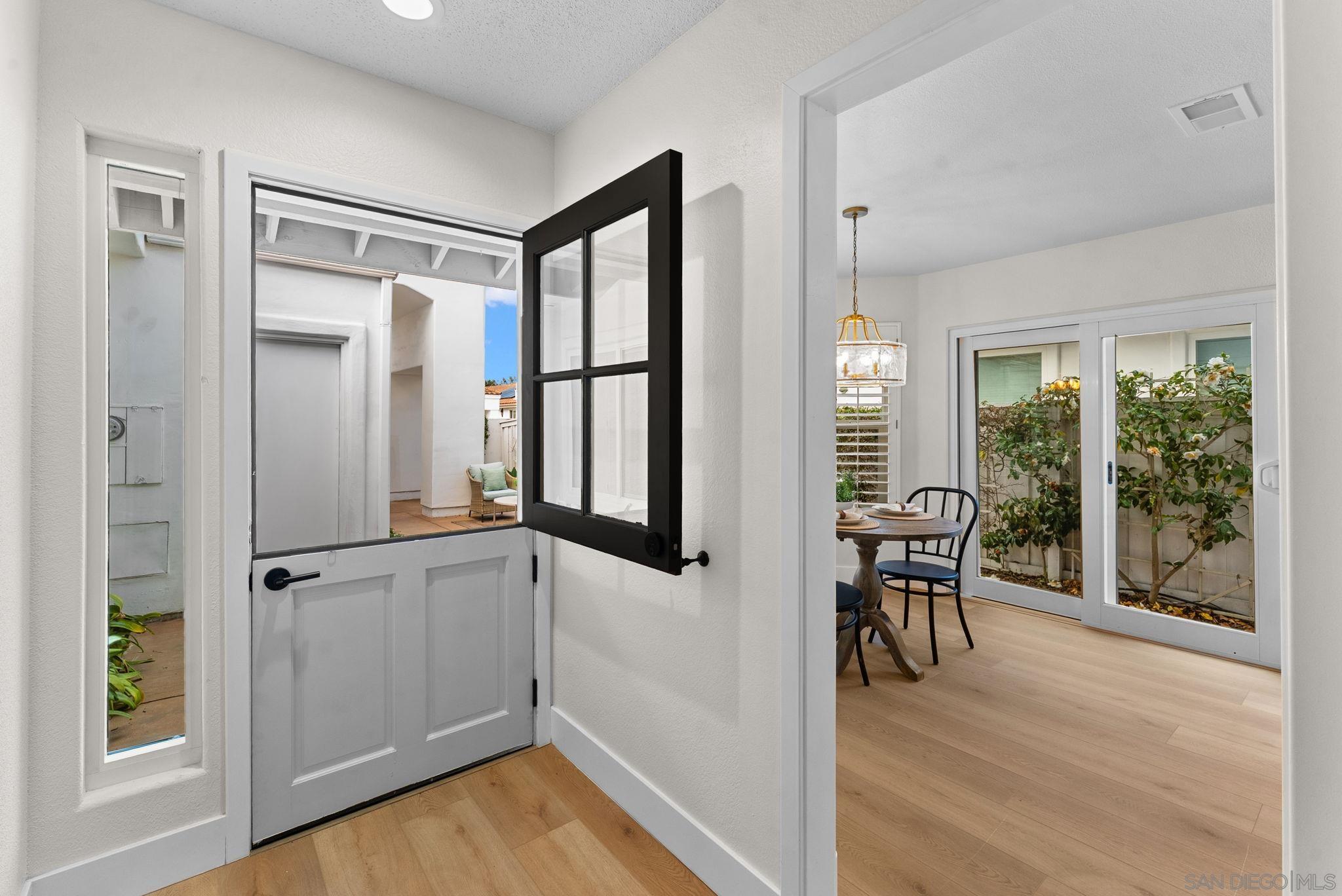 Detail Gallery Image 9 of 31 For 4676  Barcelona Way, Oceanside,  CA 92056 - 3 Beds | 2 Baths