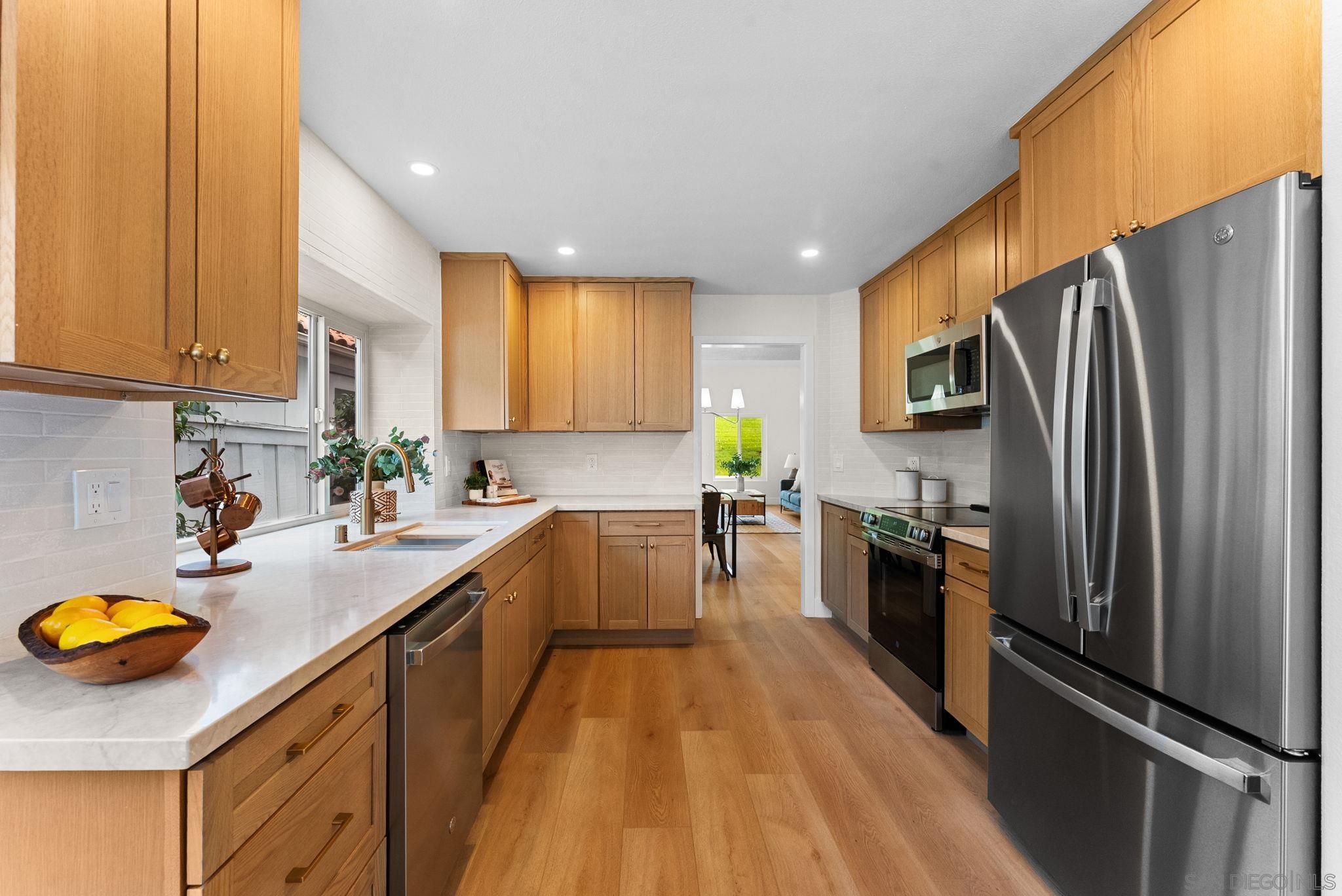 Detail Gallery Image 10 of 31 For 4676  Barcelona Way, Oceanside,  CA 92056 - 3 Beds | 2 Baths