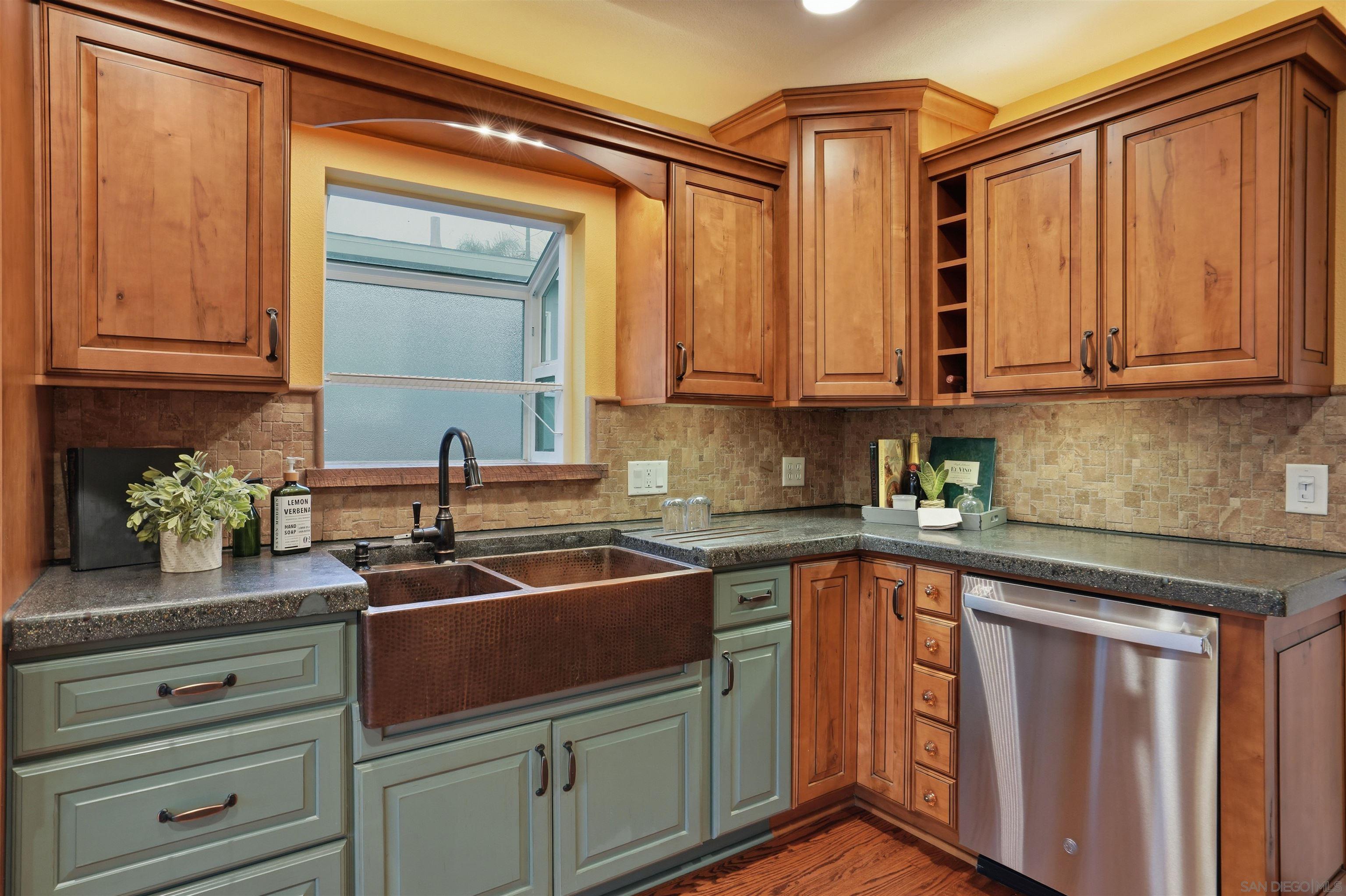 Detail Gallery Image 13 of 24 For 1133 W 13th Ave, Escondido,  CA 92025 - 3 Beds | 2 Baths