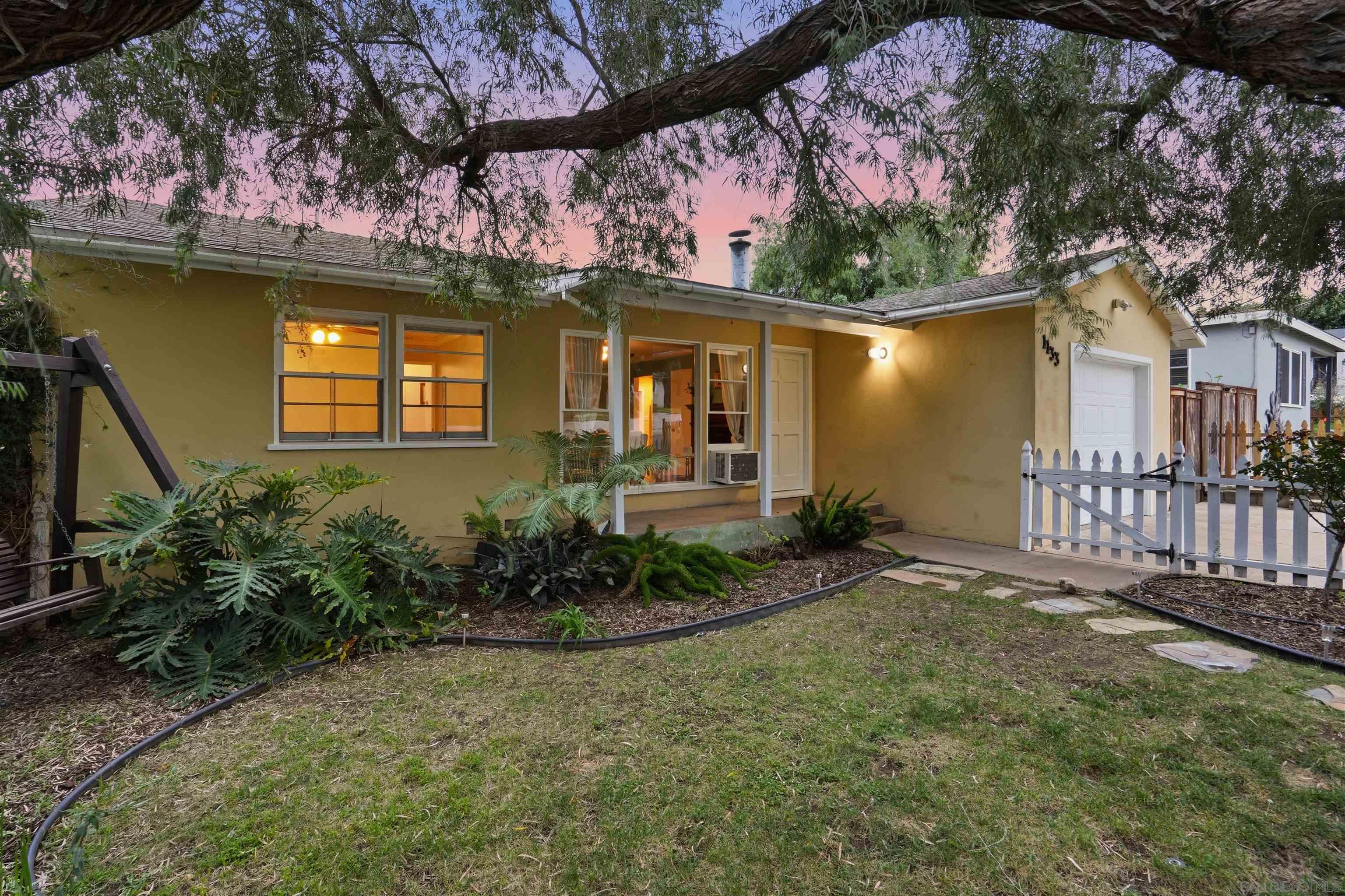 Detail Gallery Image 5 of 24 For 1133 W 13th Ave, Escondido,  CA 92025 - 3 Beds | 2 Baths