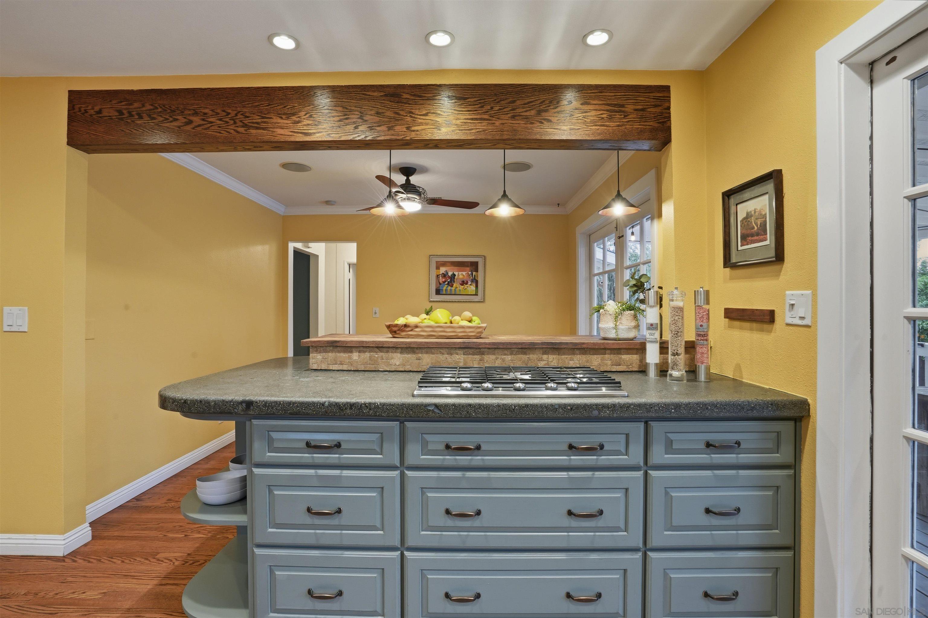 Detail Gallery Image 10 of 24 For 1133 W 13th Ave, Escondido,  CA 92025 - 3 Beds | 2 Baths