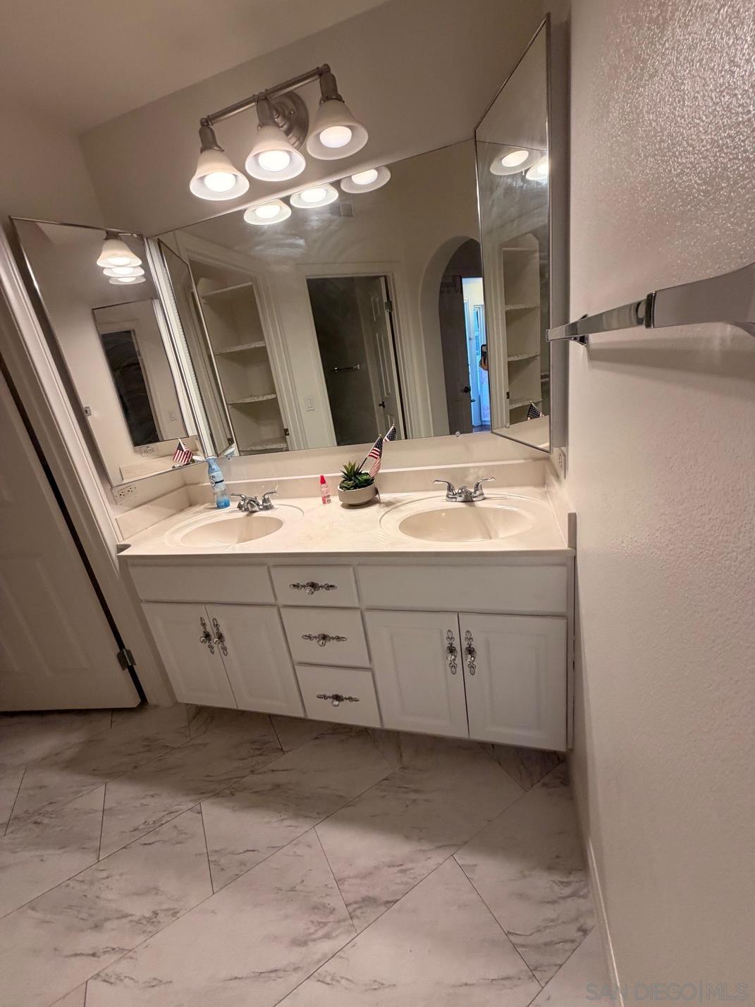 Detail Gallery Image 9 of 19 For 2715  Lake Pointe Dr  219, Spring Valley,  CA 91977 - 2 Beds | 2 Baths