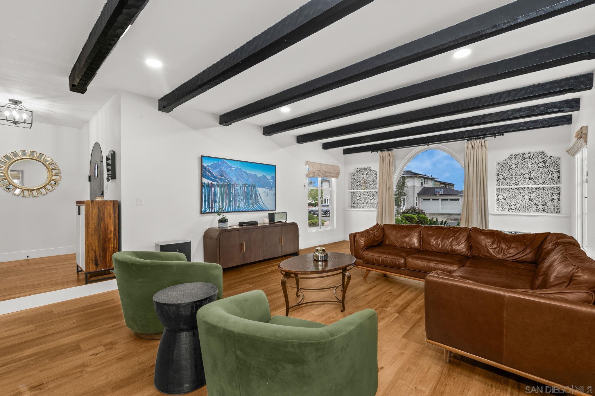 Detail Gallery Image 11 of 65 For 2318  Plum St, San Diego,  CA 92106 - 4 Beds | 4/1 Baths