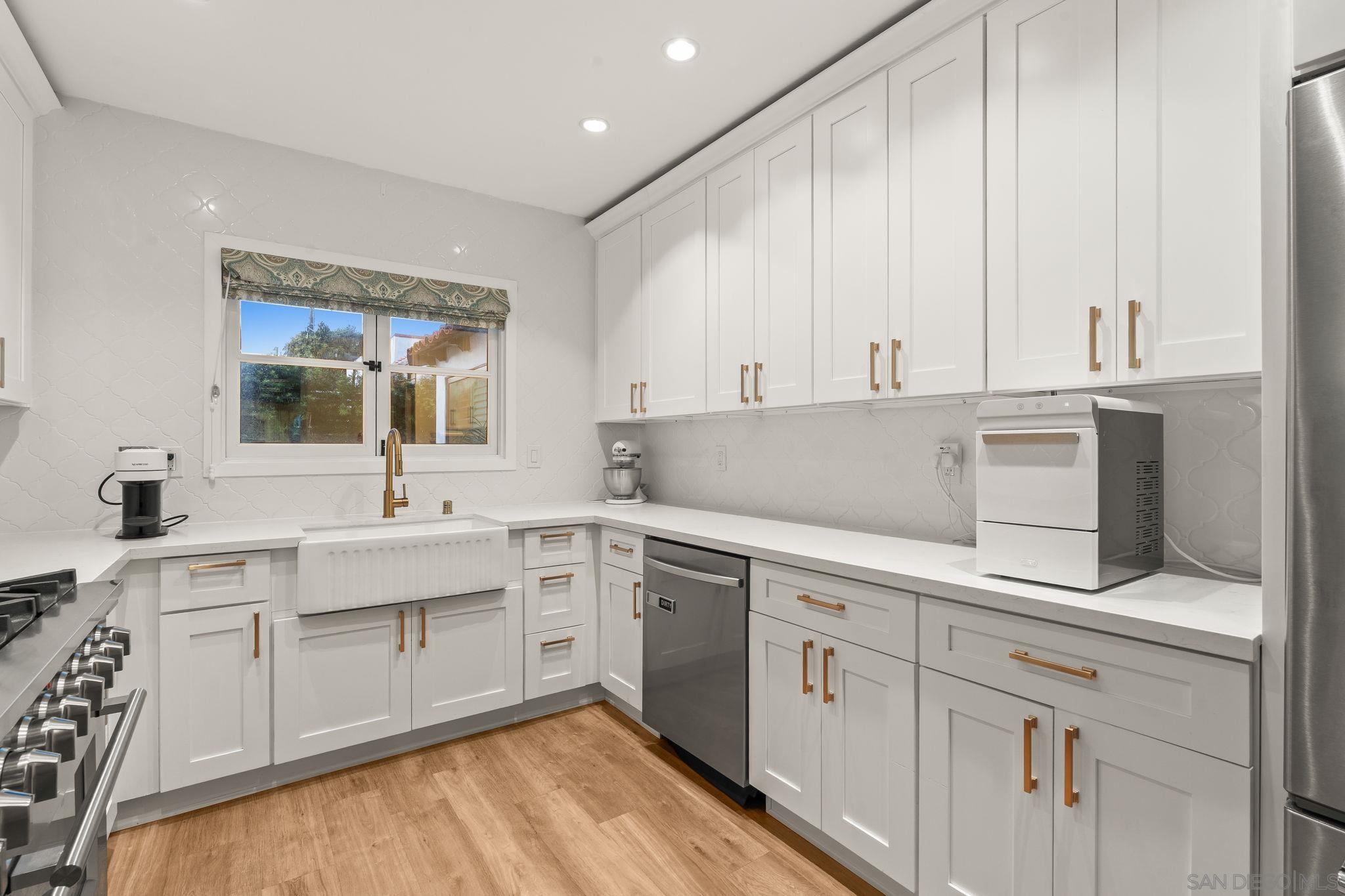 Detail Gallery Image 24 of 65 For 2318  Plum St, San Diego,  CA 92106 - 4 Beds | 4/1 Baths