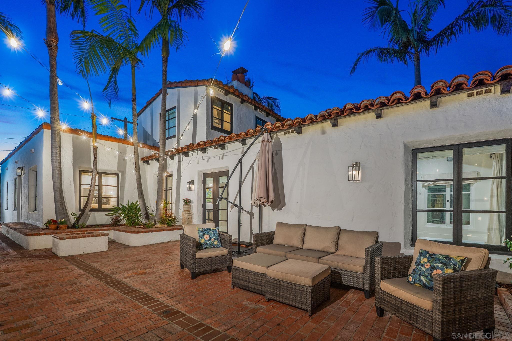 Detail Gallery Image 5 of 65 For 2318  Plum St, San Diego,  CA 92106 - 4 Beds | 4/1 Baths