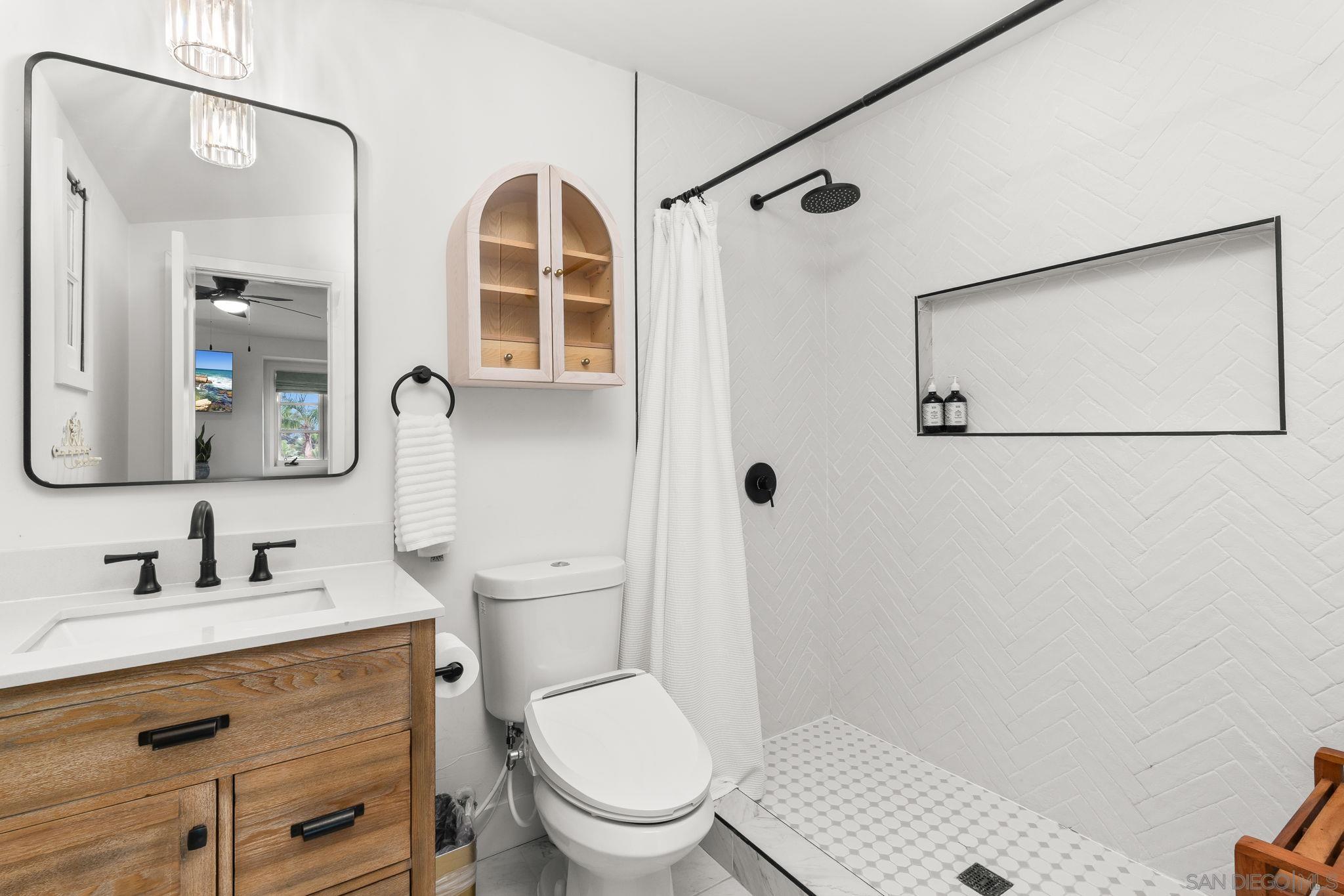 Detail Gallery Image 37 of 65 For 2318  Plum St, San Diego,  CA 92106 - 4 Beds | 4/1 Baths