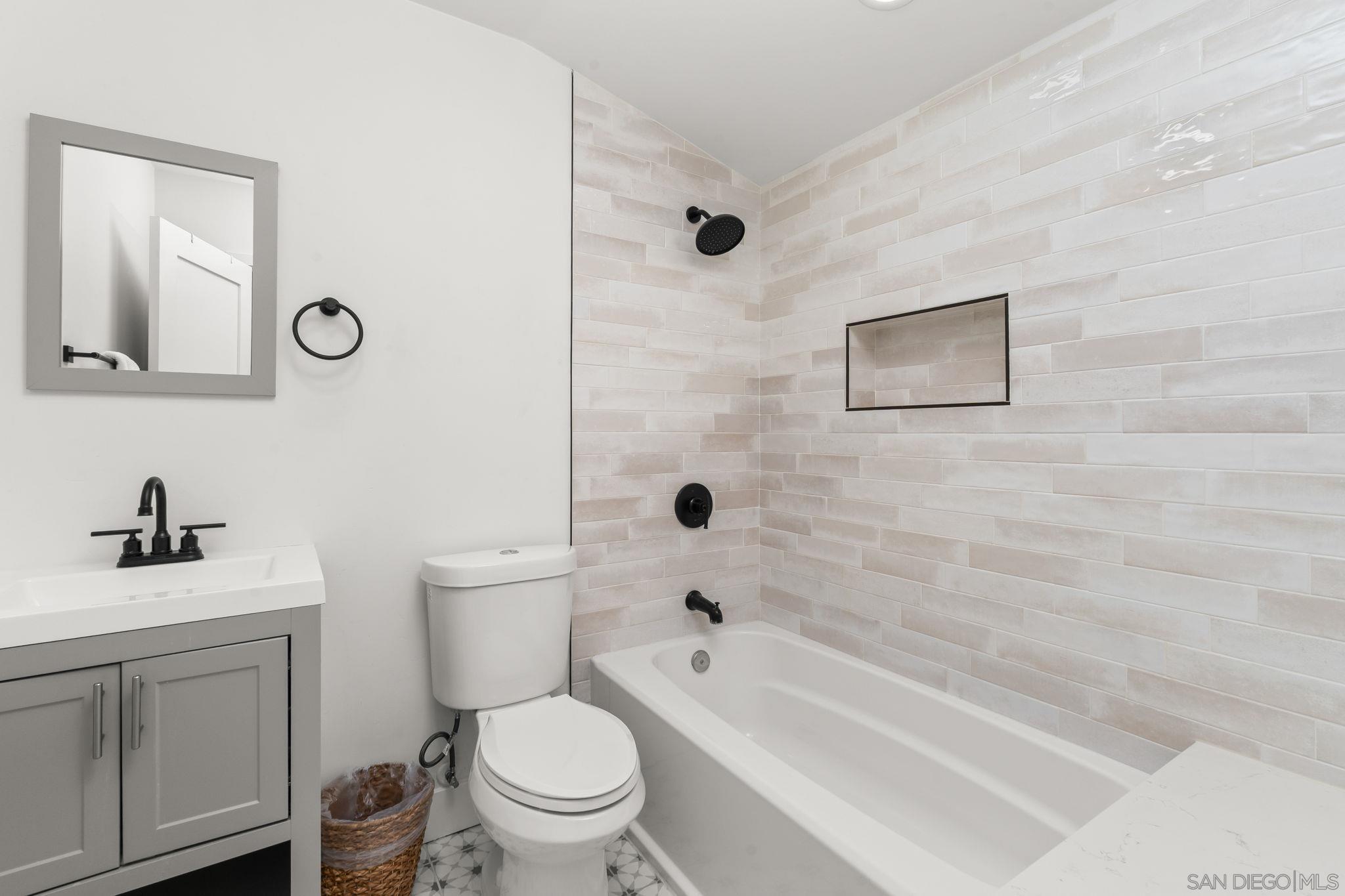 Detail Gallery Image 38 of 65 For 2318  Plum St, San Diego,  CA 92106 - 4 Beds | 4/1 Baths