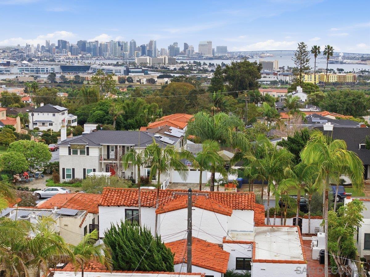 Detail Gallery Image 7 of 65 For 2318  Plum St, San Diego,  CA 92106 - 4 Beds | 4/1 Baths