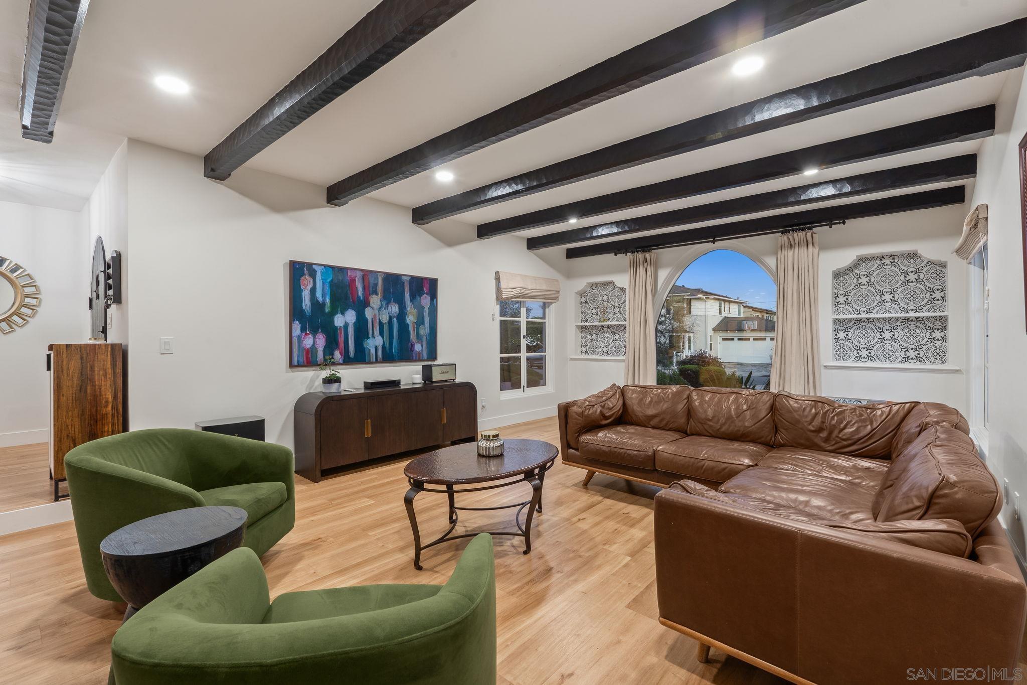 Detail Gallery Image 9 of 65 For 2318  Plum St, San Diego,  CA 92106 - 4 Beds | 4/1 Baths