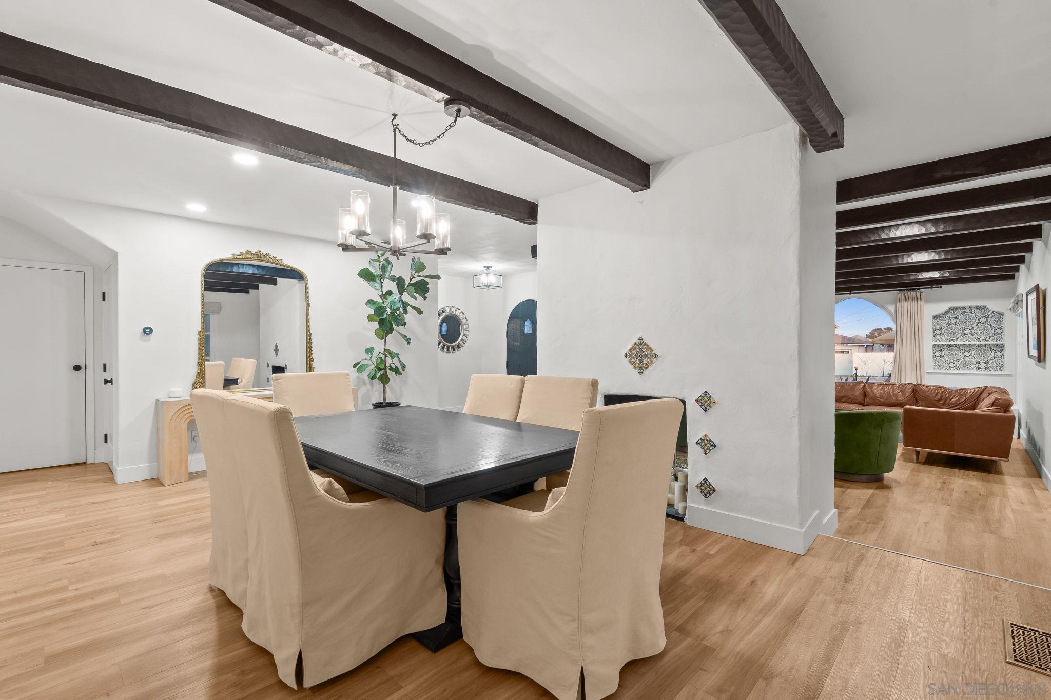 Detail Gallery Image 10 of 65 For 2318  Plum St, San Diego,  CA 92106 - 4 Beds | 4/1 Baths