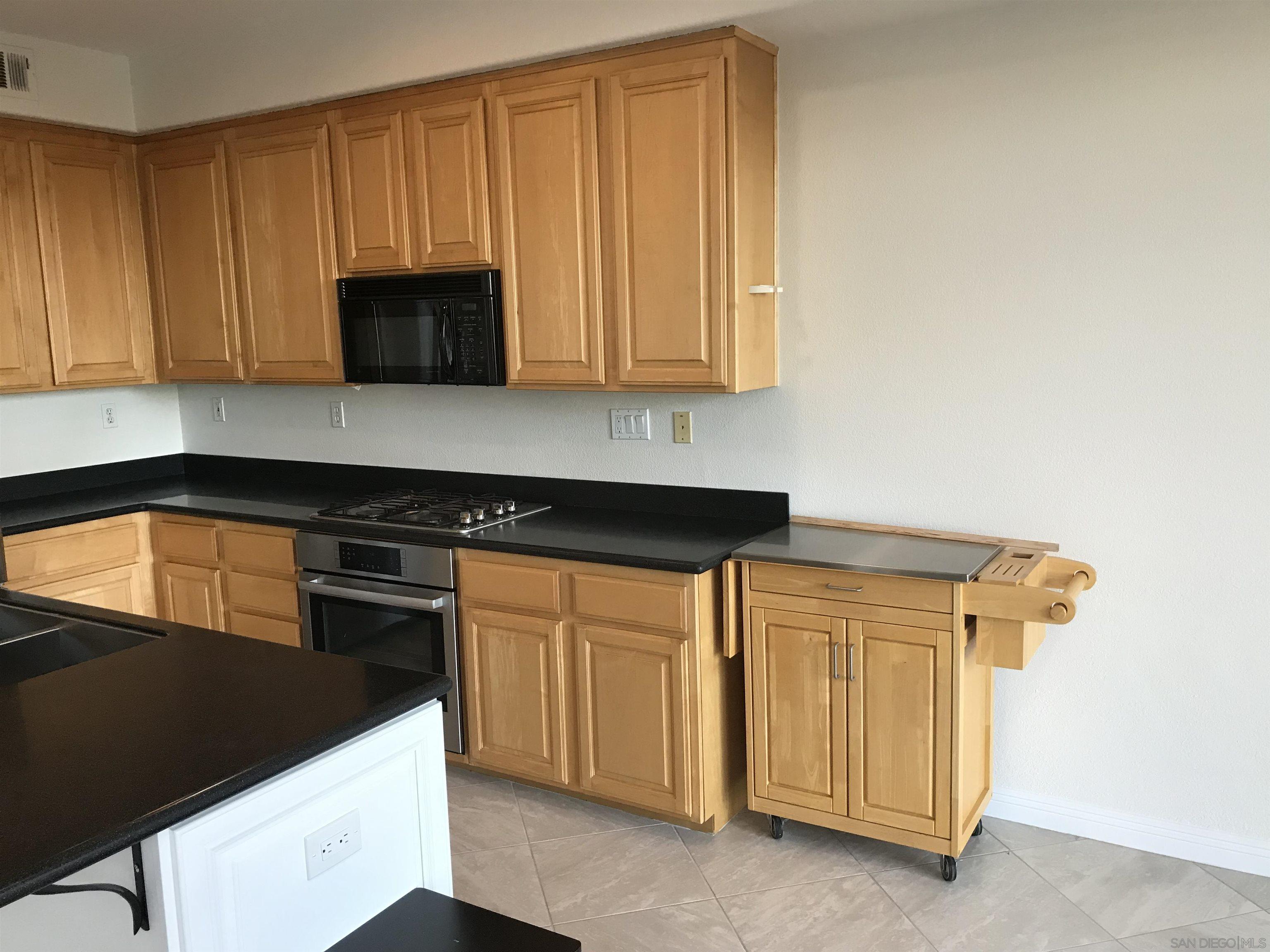 Detail Gallery Image 6 of 46 For 1736  Bluebird, Carlsbad,  CA 92011 - 2 Beds | 2/1 Baths