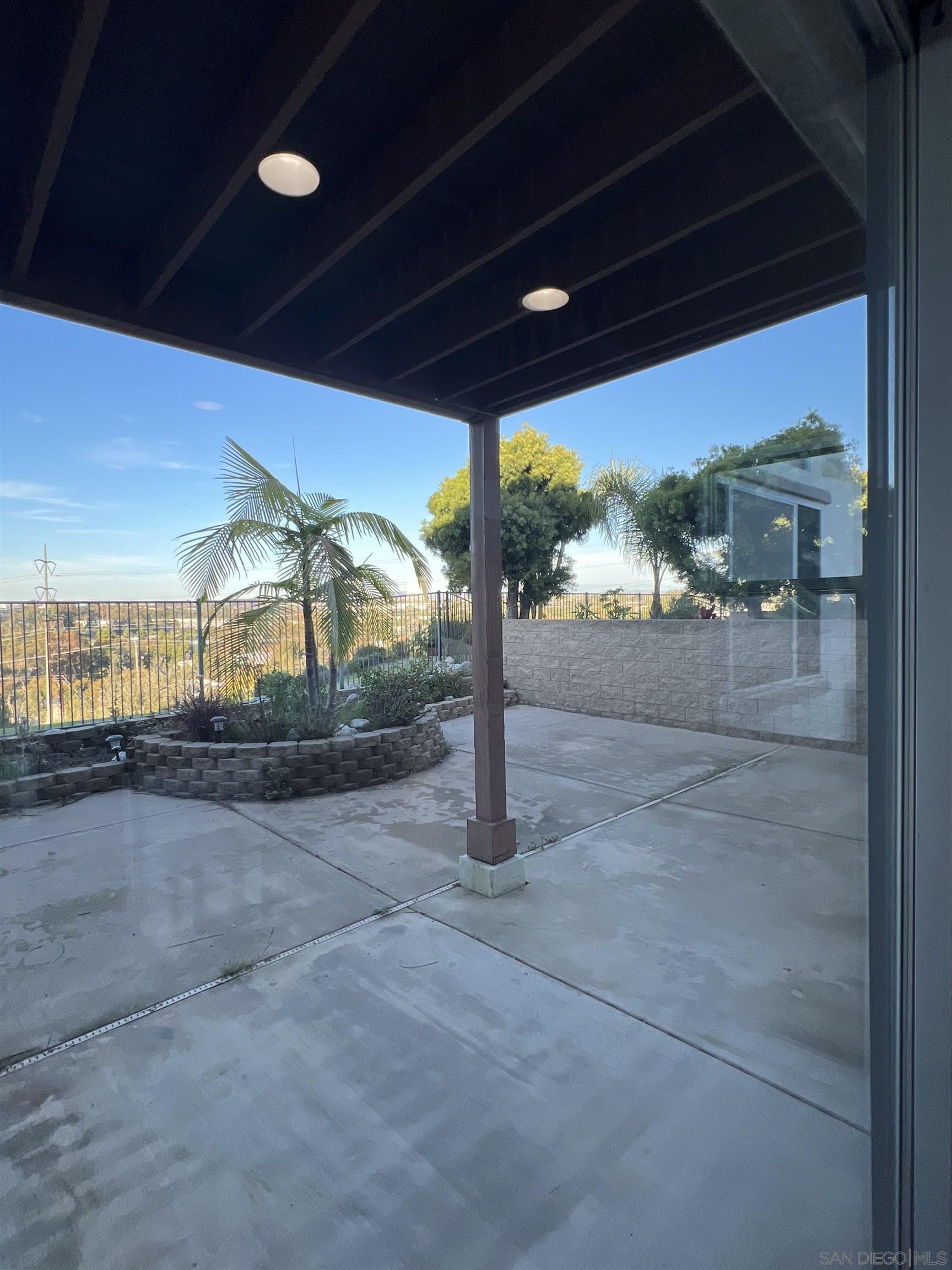 Detail Gallery Image 10 of 46 For 1736  Bluebird, Carlsbad,  CA 92011 - 2 Beds | 2/1 Baths