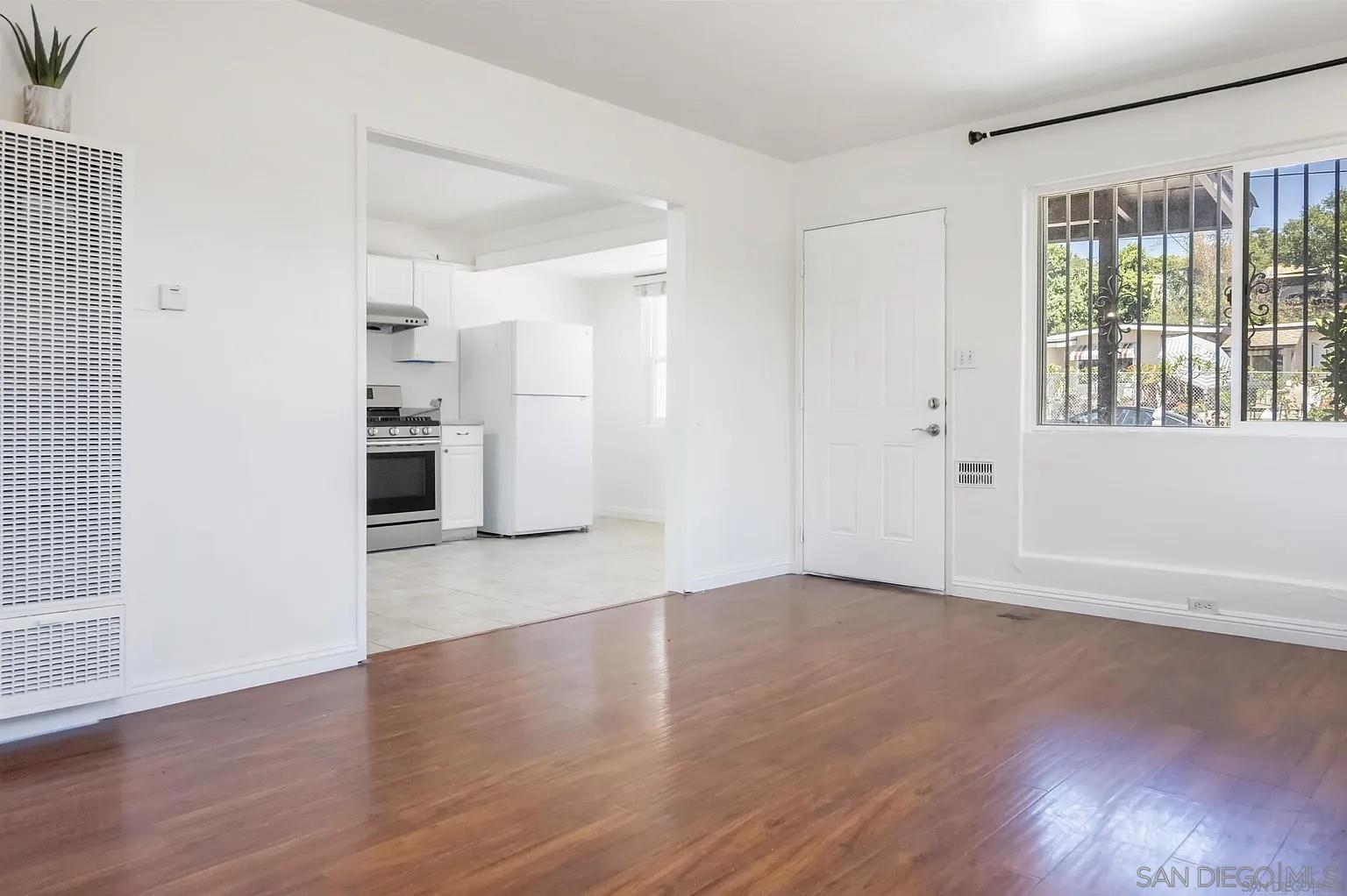 Detail Gallery Image 6 of 19 For 3416  Winlow St, San Diego,  CA 92105 - 3 Beds | 2 Baths