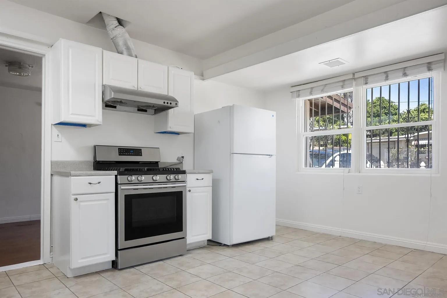 Detail Gallery Image 8 of 19 For 3416  Winlow St, San Diego,  CA 92105 - 3 Beds | 2 Baths