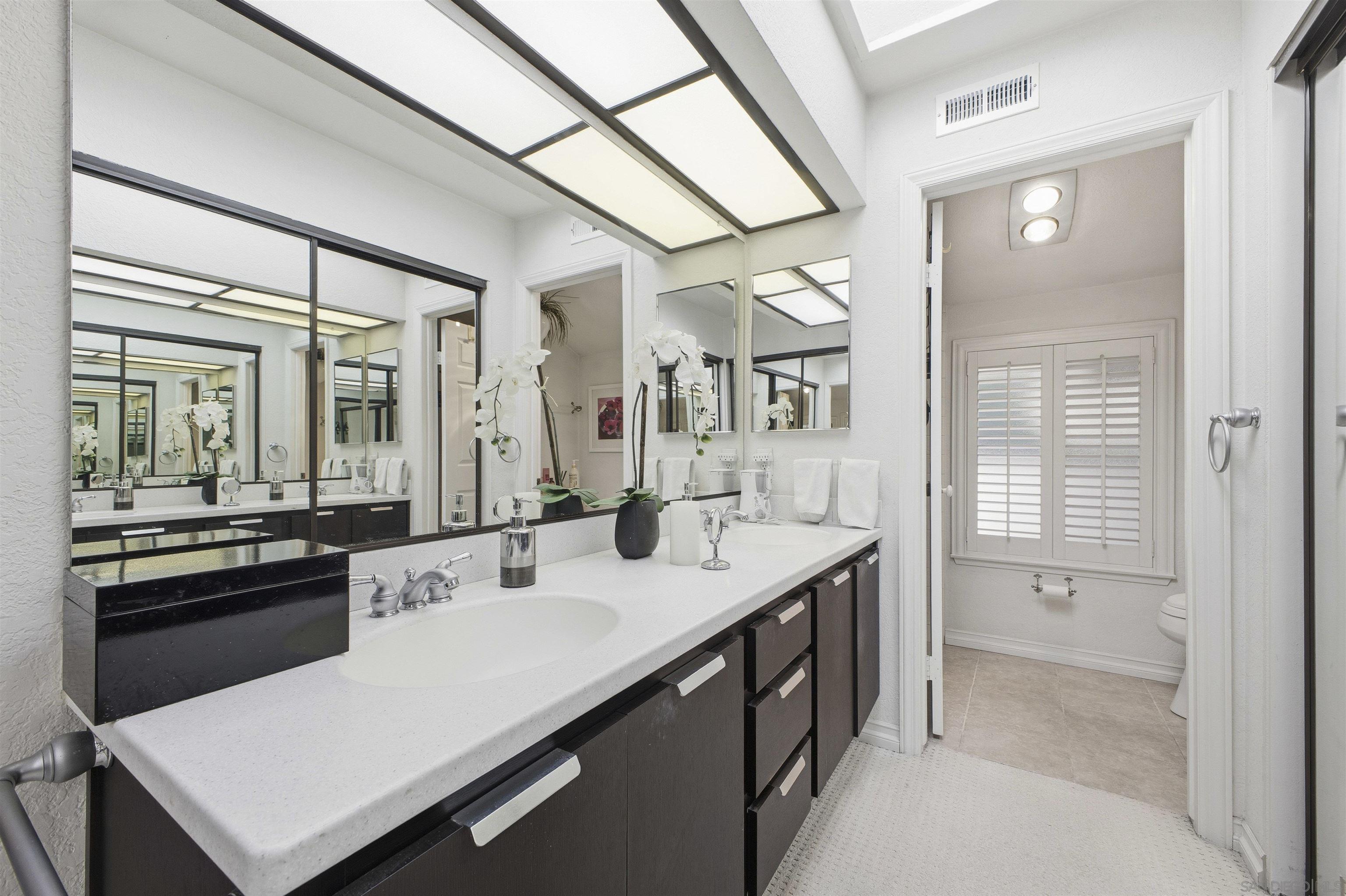 Detail Gallery Image 18 of 31 For 4595  Chateau Drive, San Diego,  CA 92117 - 2 Beds | 2/1 Baths