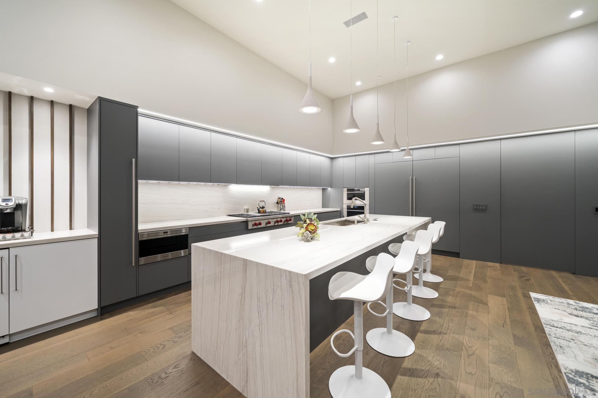 Detail Gallery Image 14 of 47 For 2035  Evergreen, San Diego,  CA 92106 - 4 Beds | 3/1 Baths